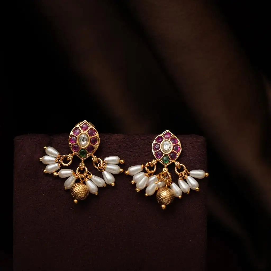 Nivriti Antique Hasli Necklace - Green & White