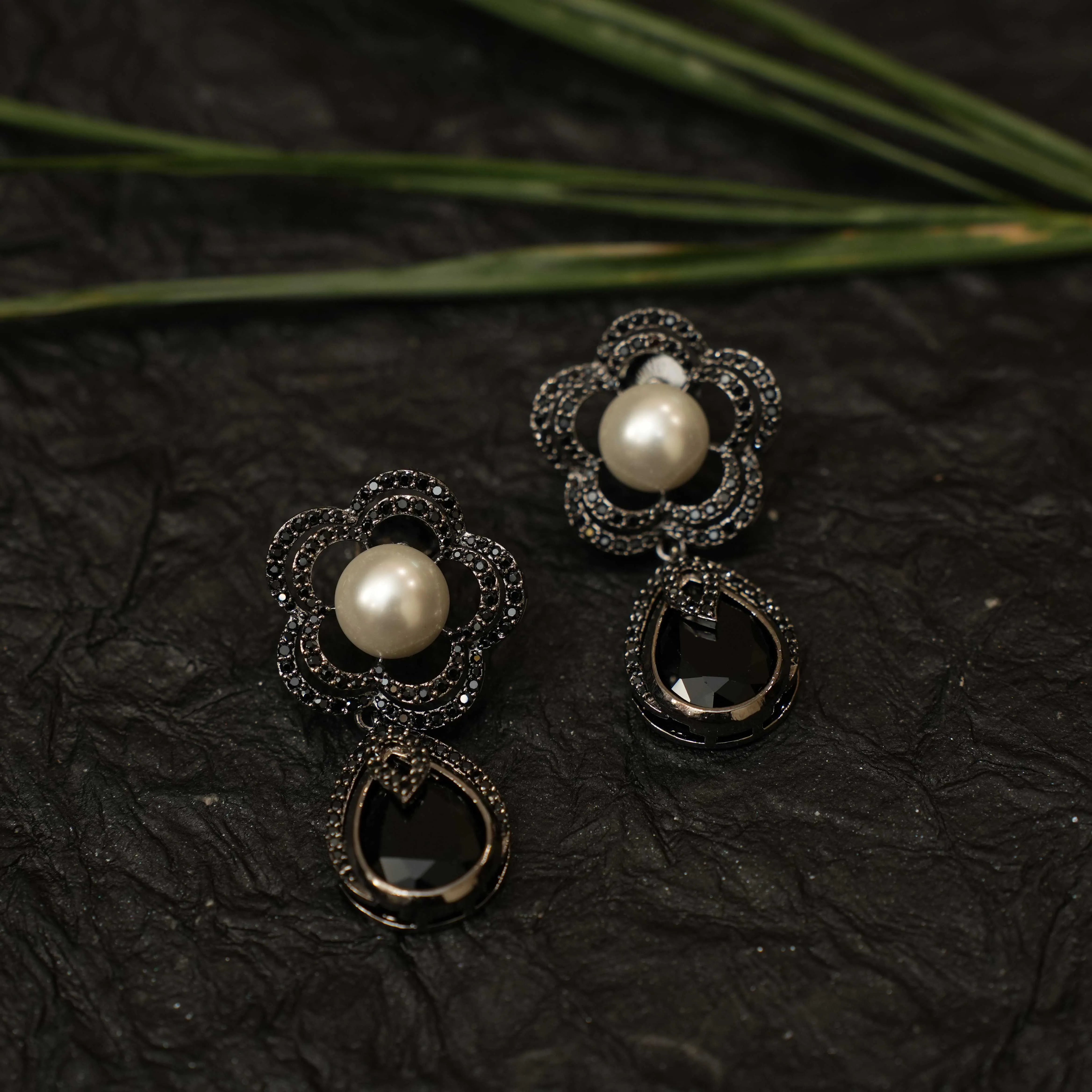 Omana Zircon Earrings - Black