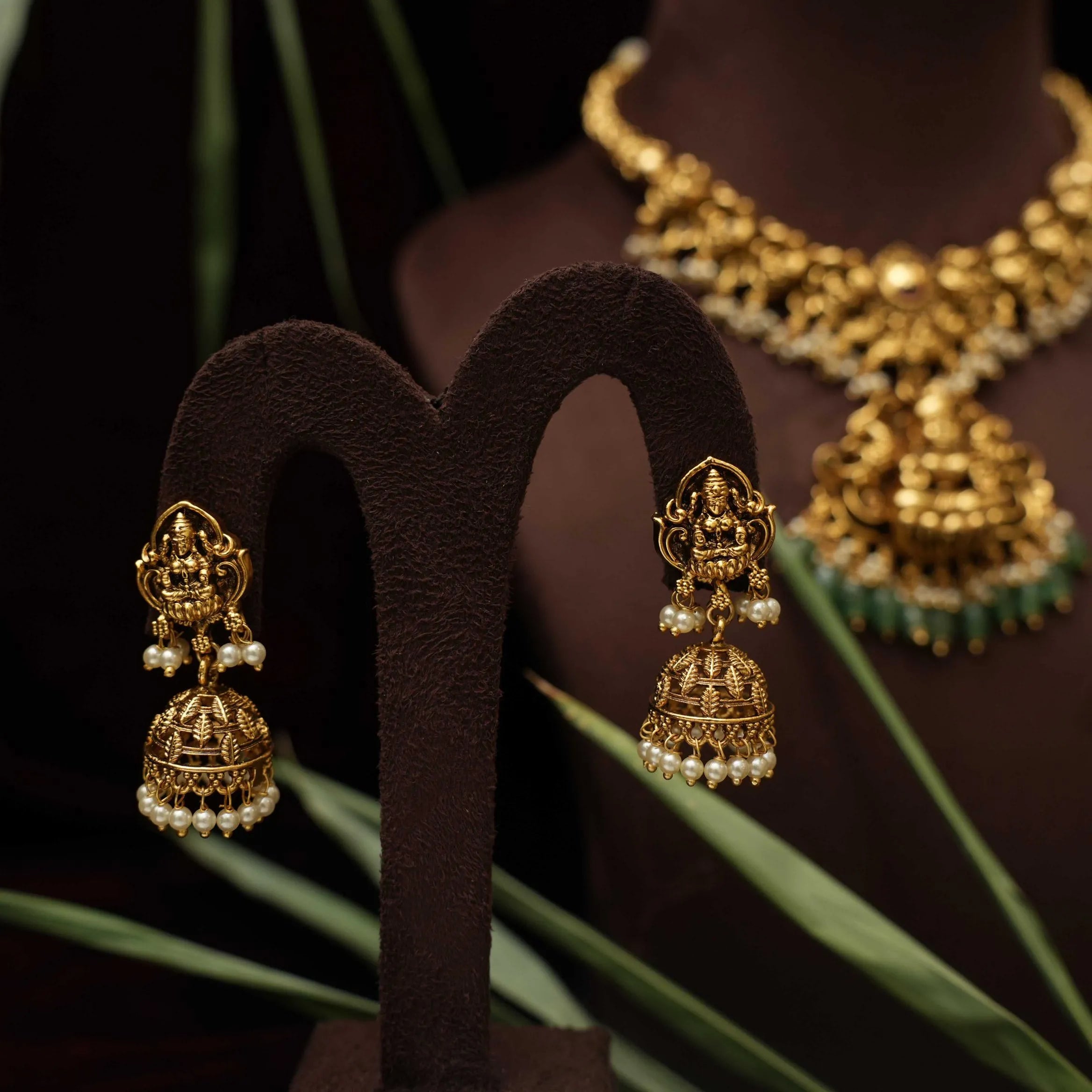 Oviya Antique Necklace