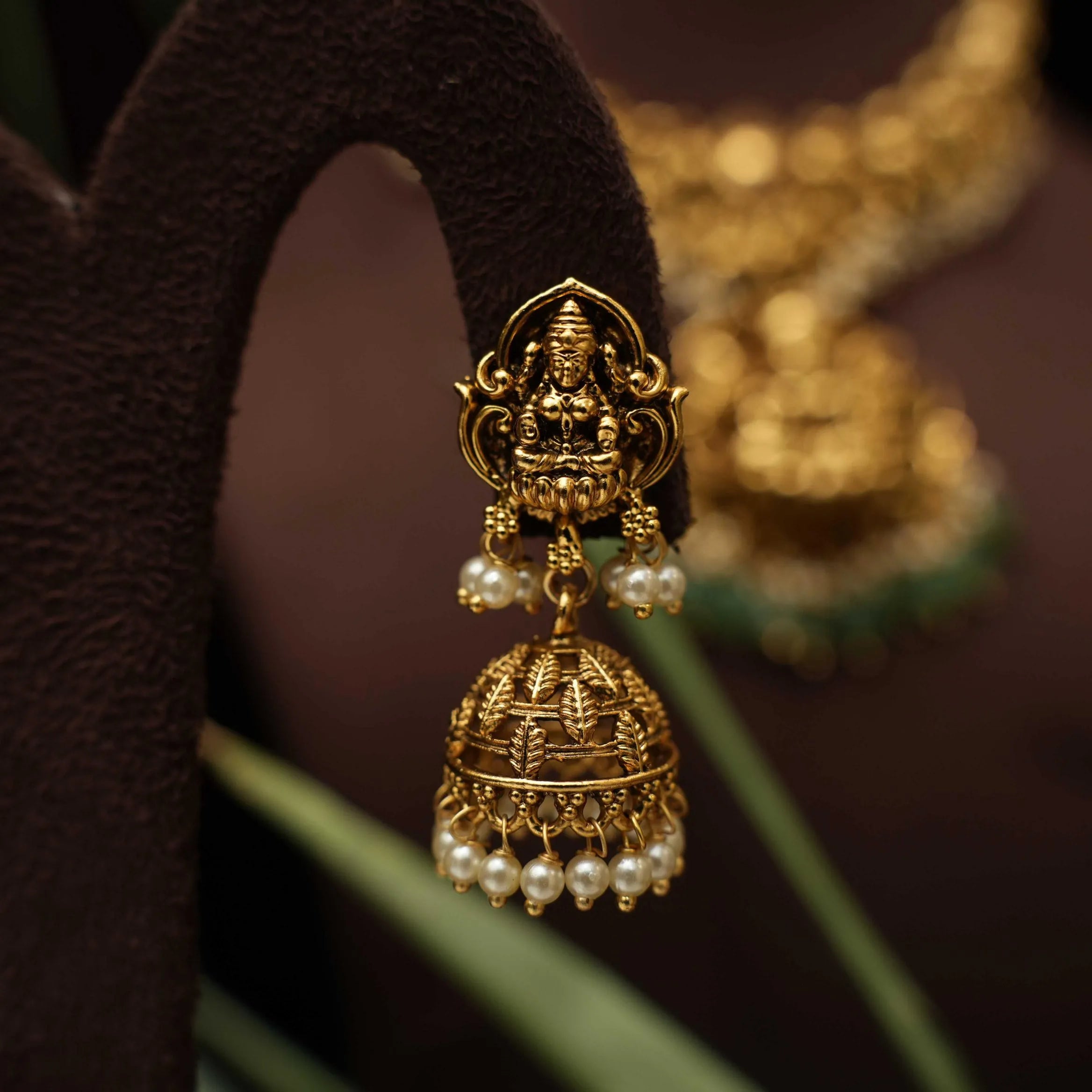 Oviya Antique Necklace