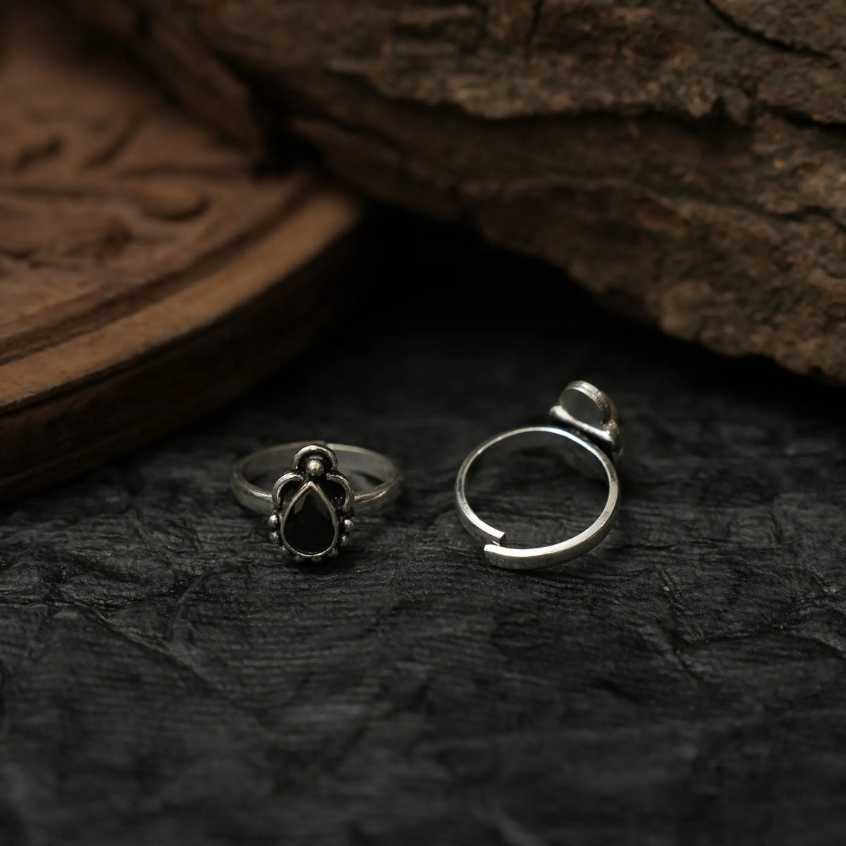 Padmana Silver Toe Ring - Black
