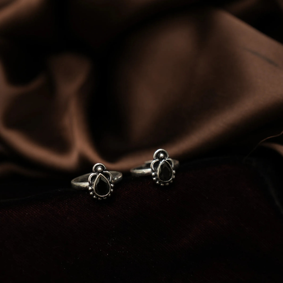 Padmana Silver Toe Ring - Black