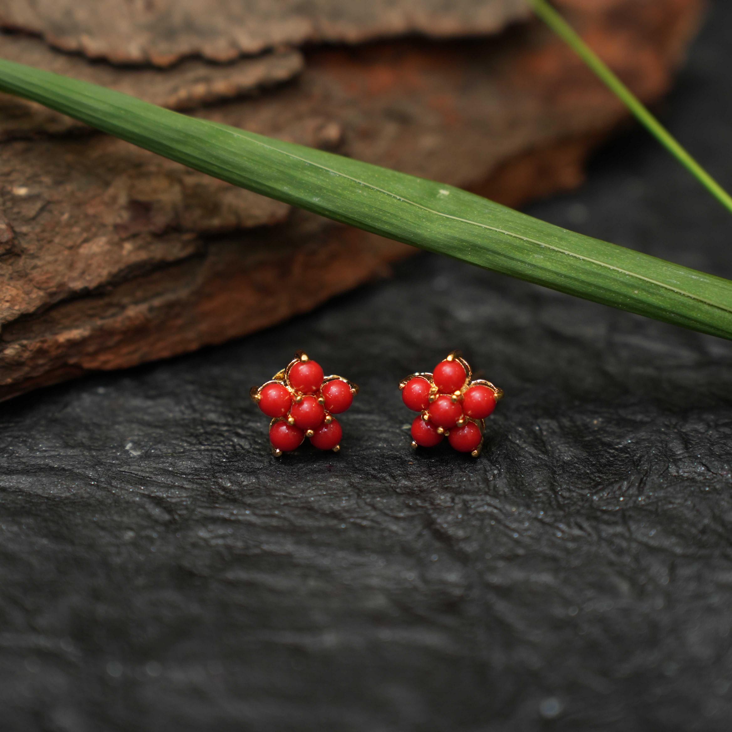 Pari Antique Ear Stud - Coral