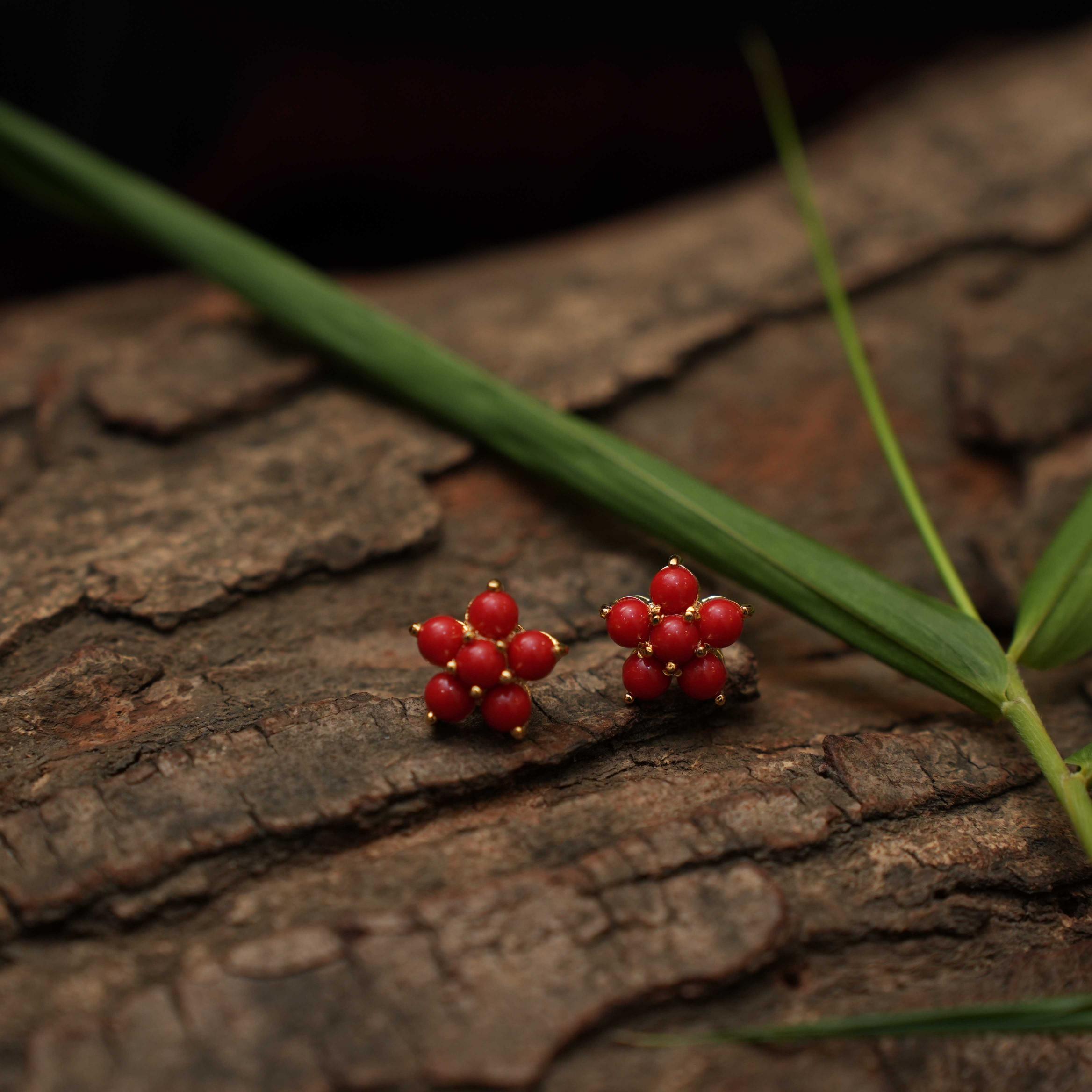 Pari Antique Ear Stud - Coral