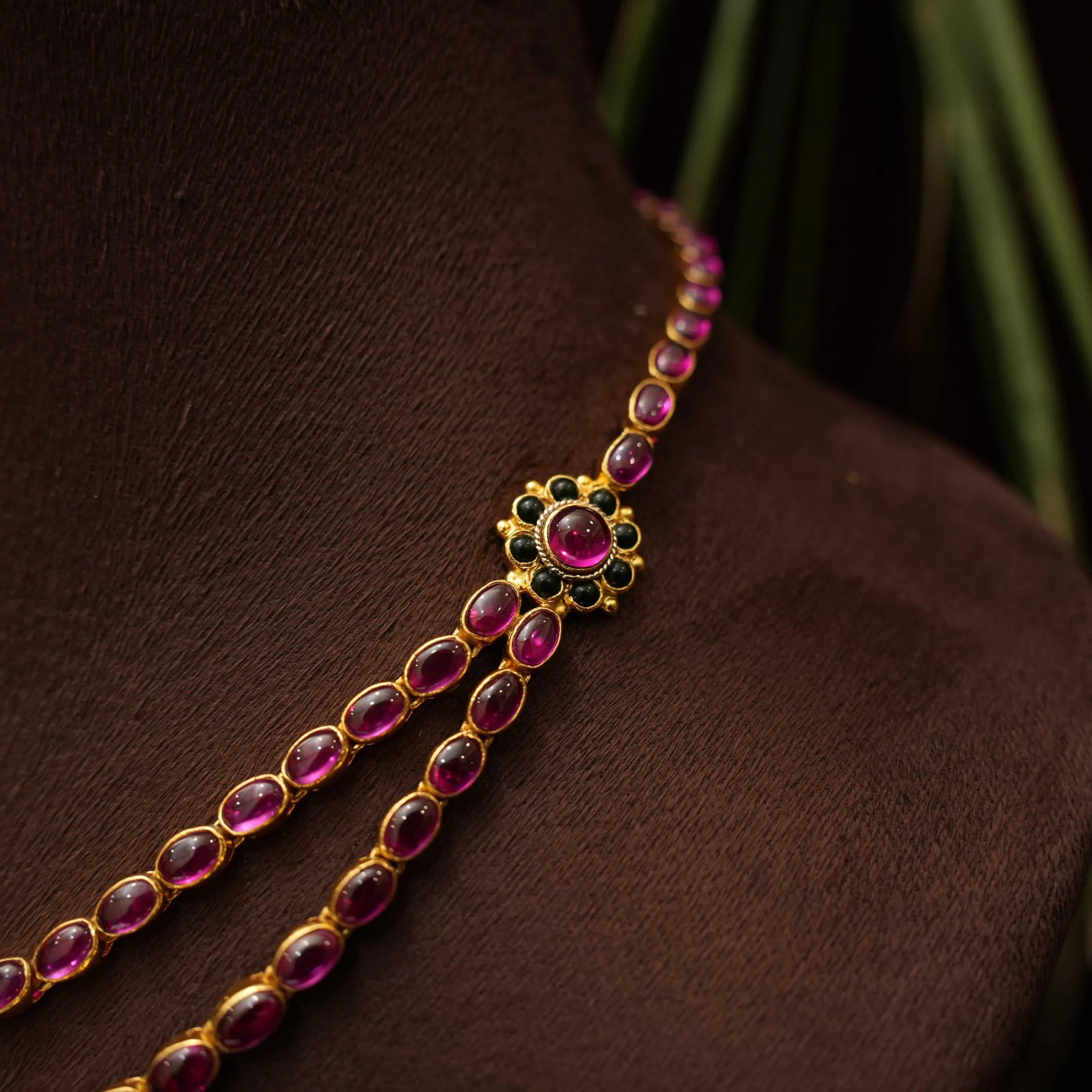 Reva Layered Kemp Necklace Set