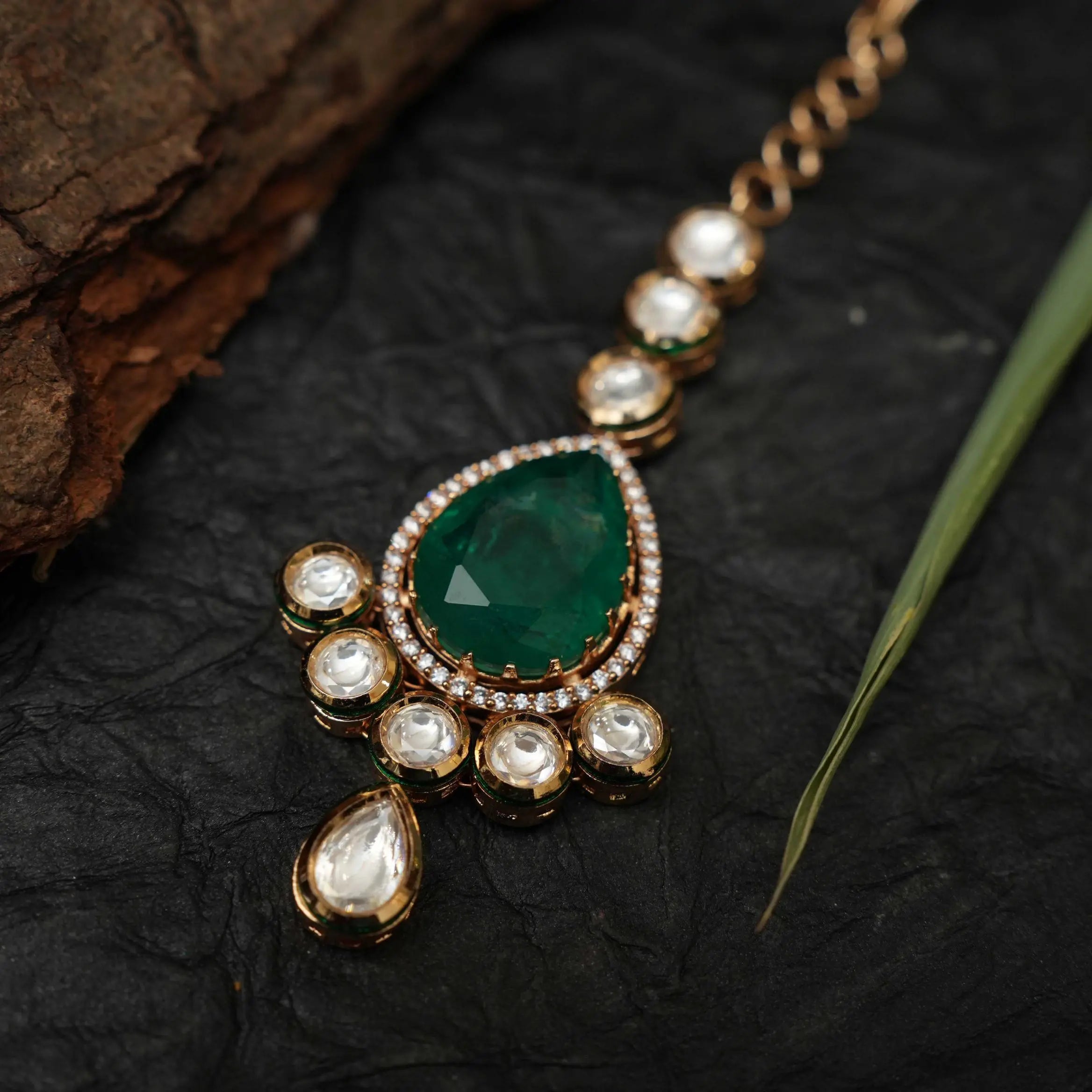 Roopa Kundan Tikka - Green