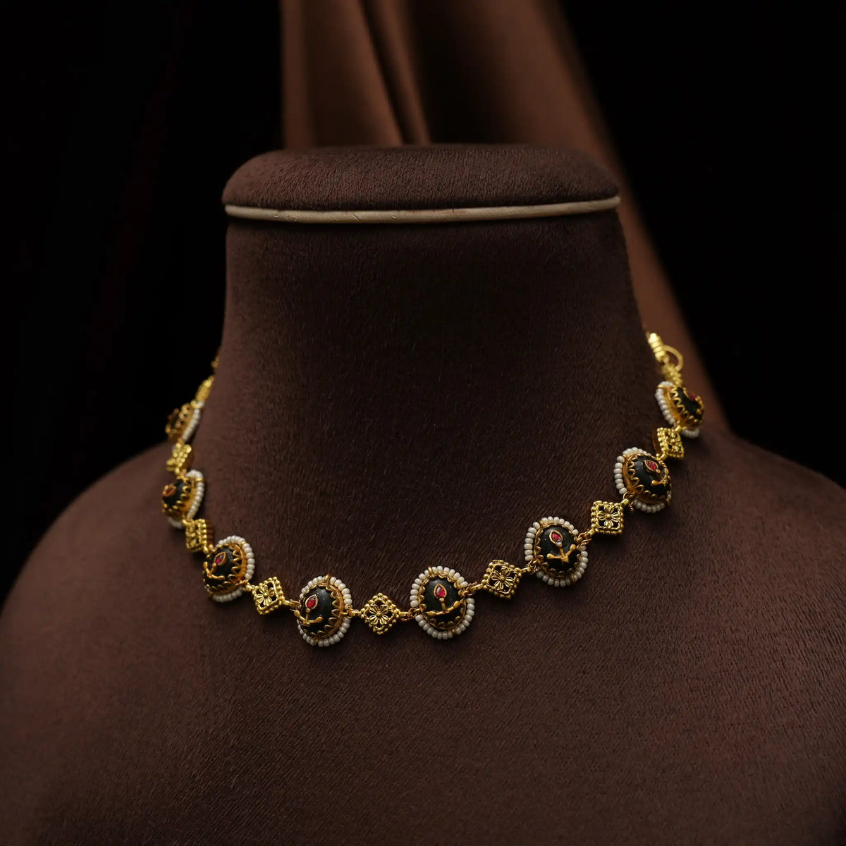 Apeshka Polki Choker - Fanitha