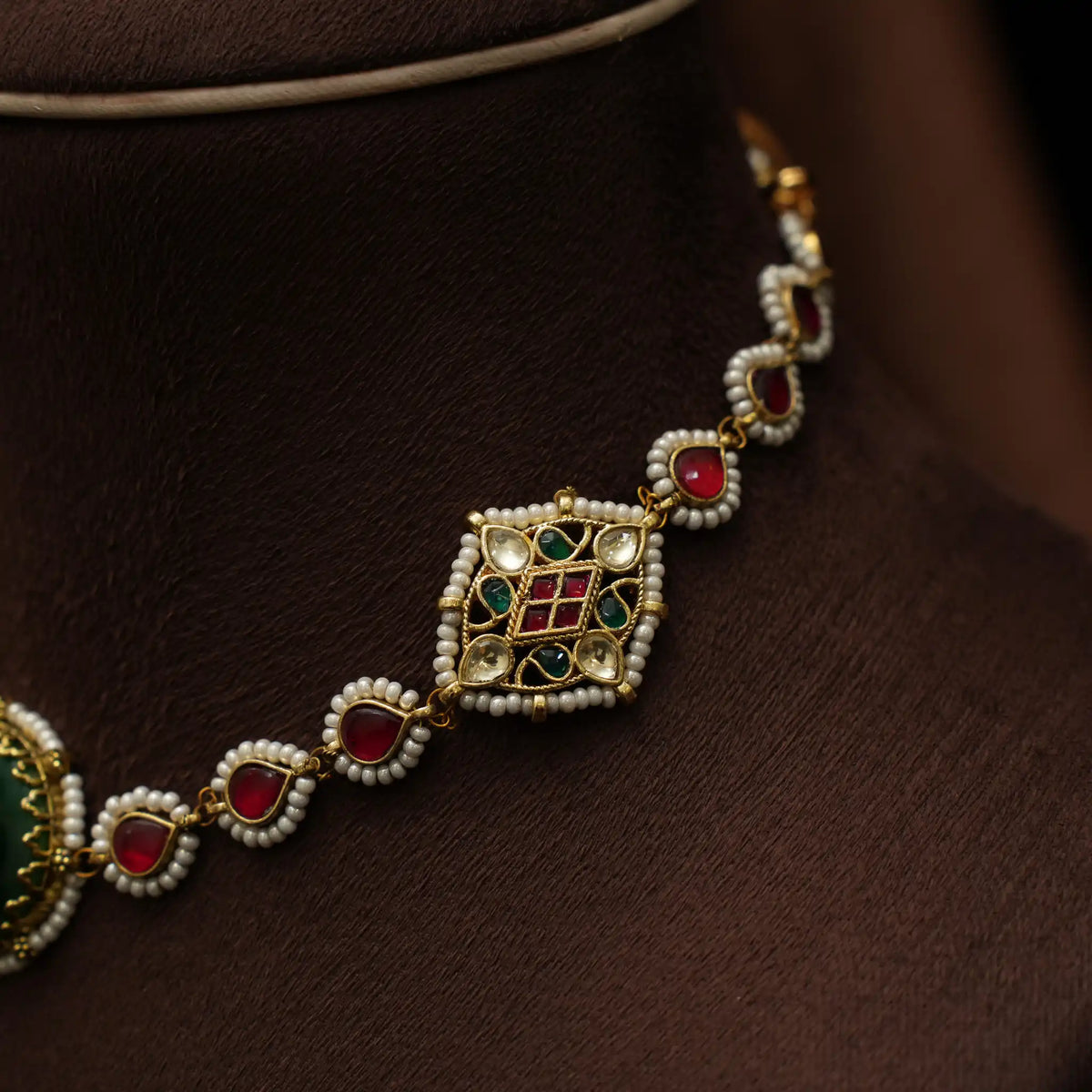 Apeshka Polki Choker - Swina