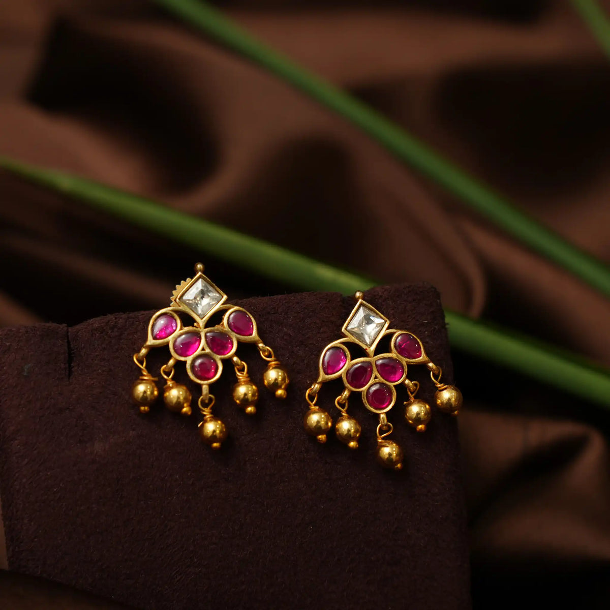 Sirisha Antique Ear Stud - Red & White
