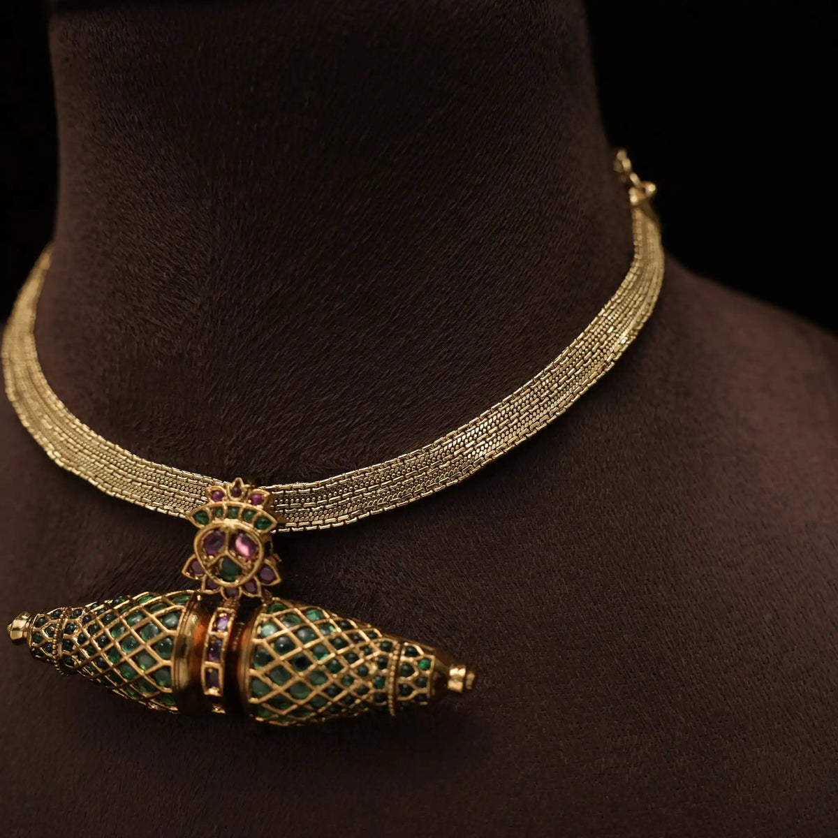 Kaviya Antique Necklace - Green & Red