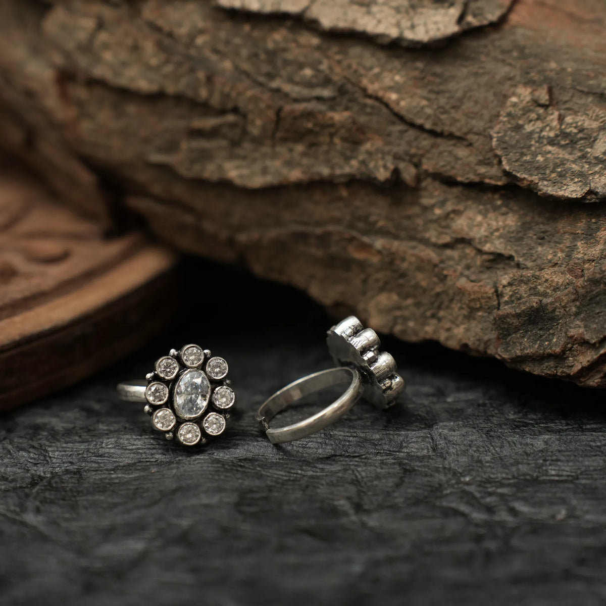 Vasundhara Silver Toe Ring - White