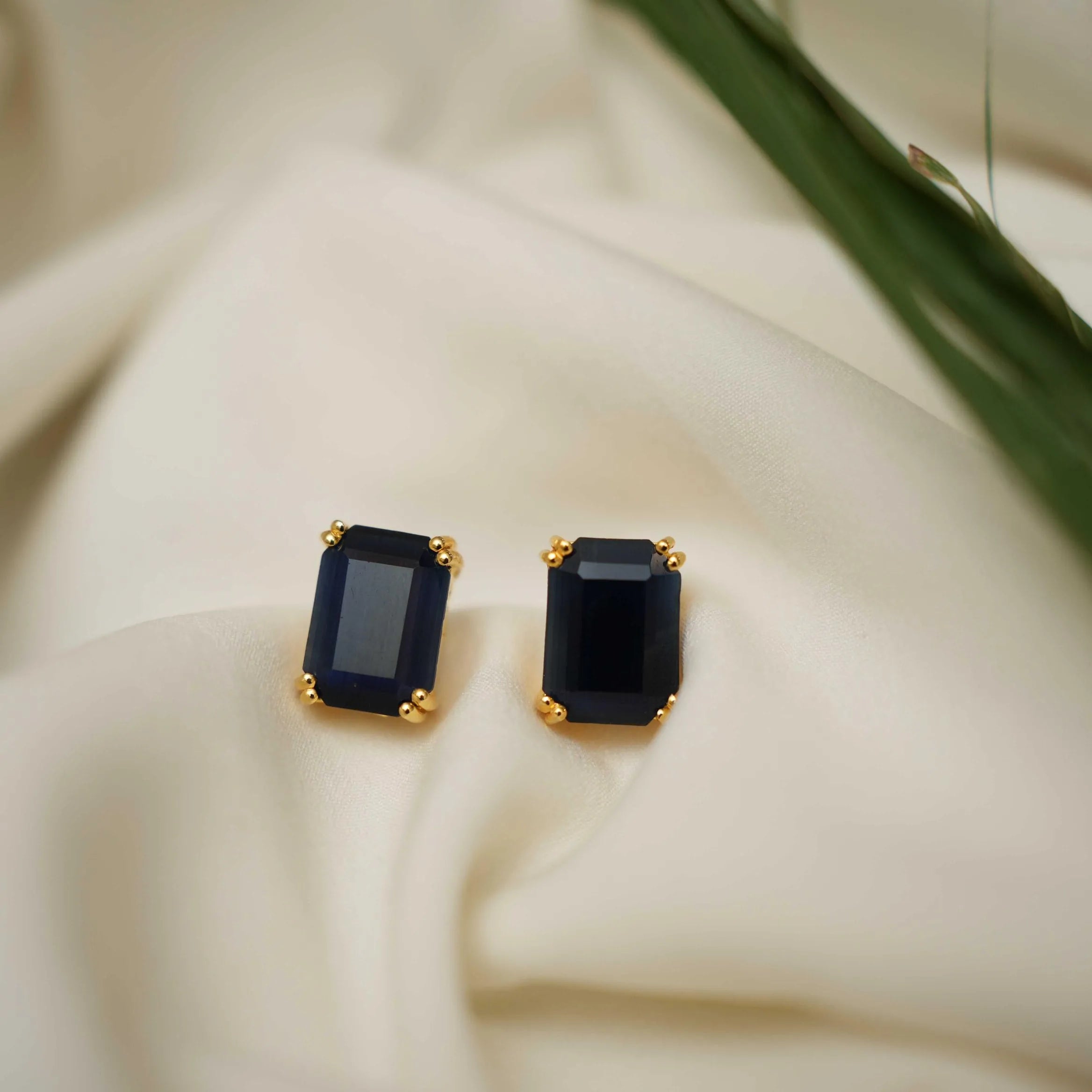 Laksa Zircon Ear Stud - Dark Blue - Rimli Boutique