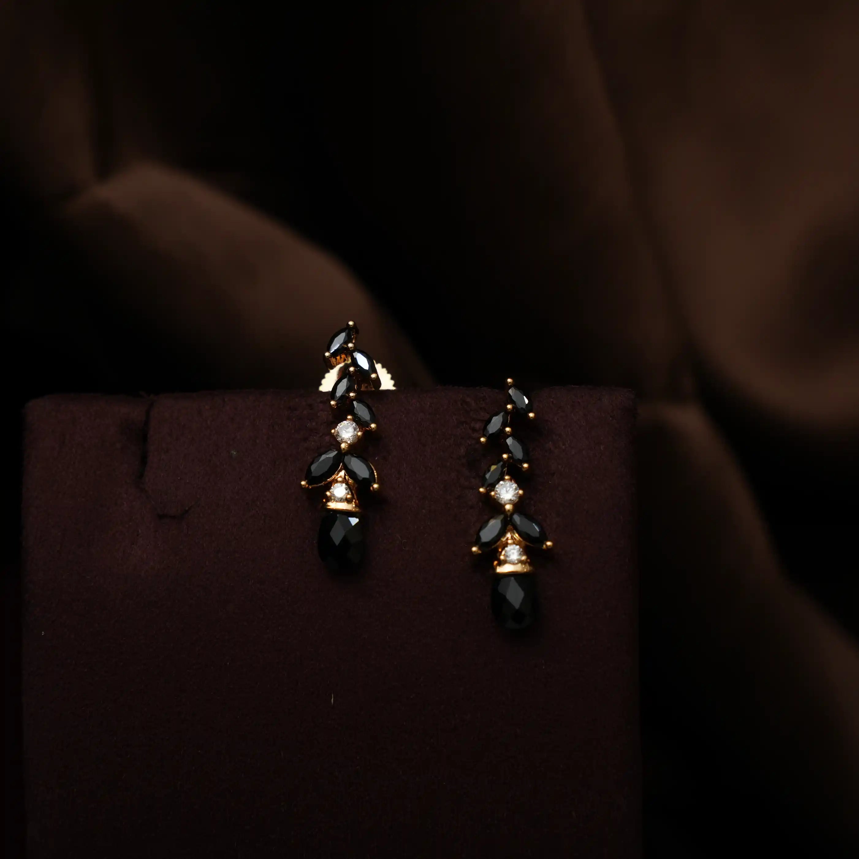 Sakti Zircon Necklace - Black