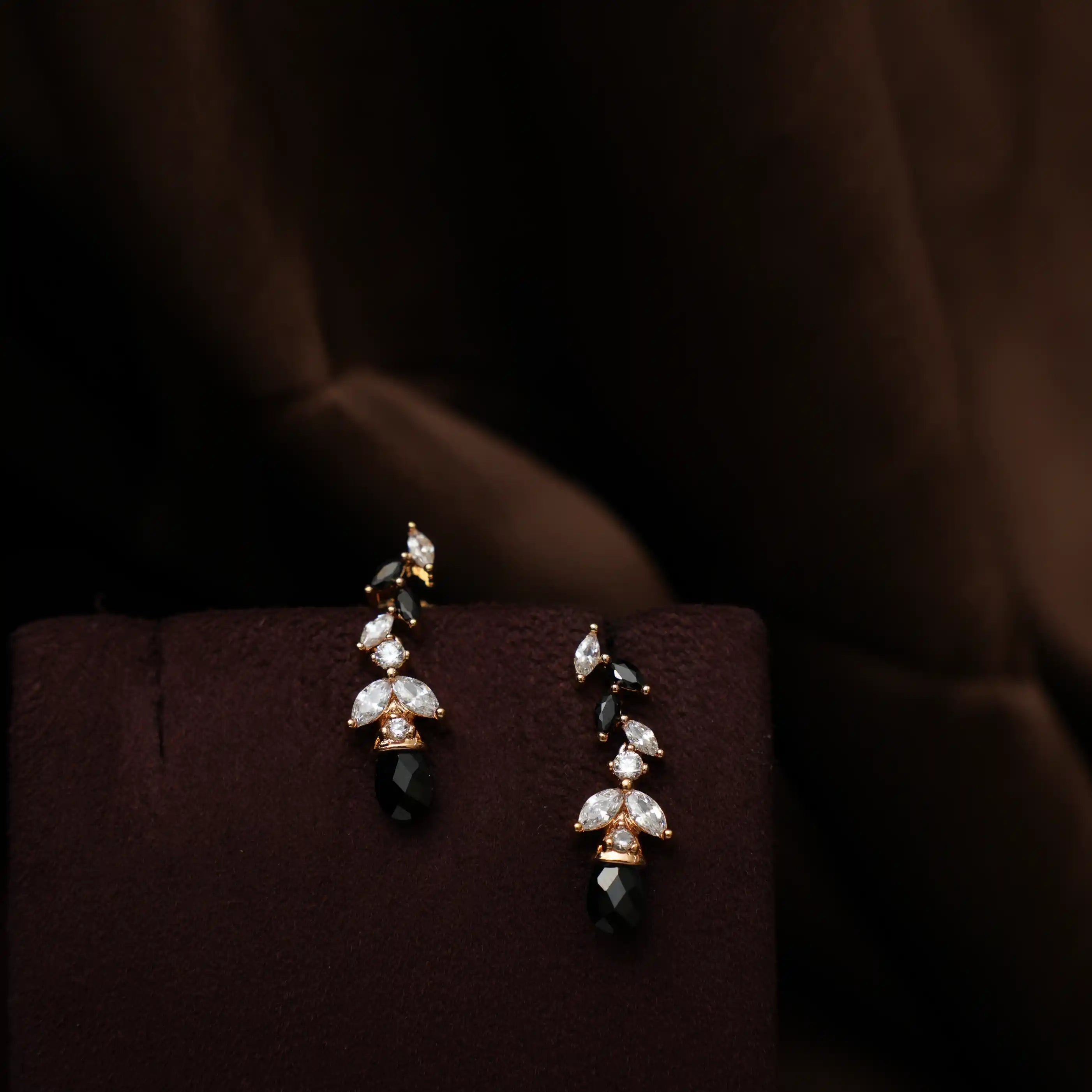 Sakti Zircon Necklace - White & Black