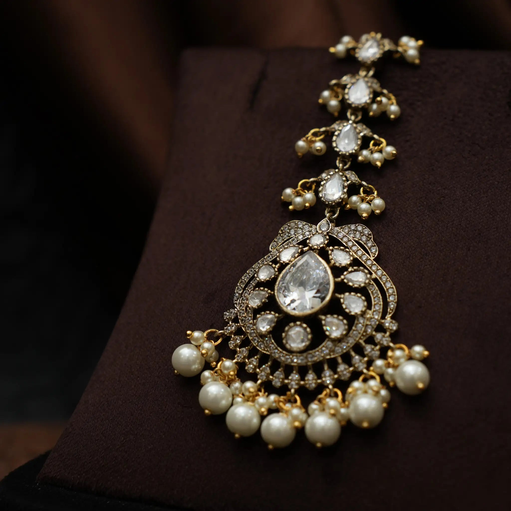 Sastika Victorian Tikka - White