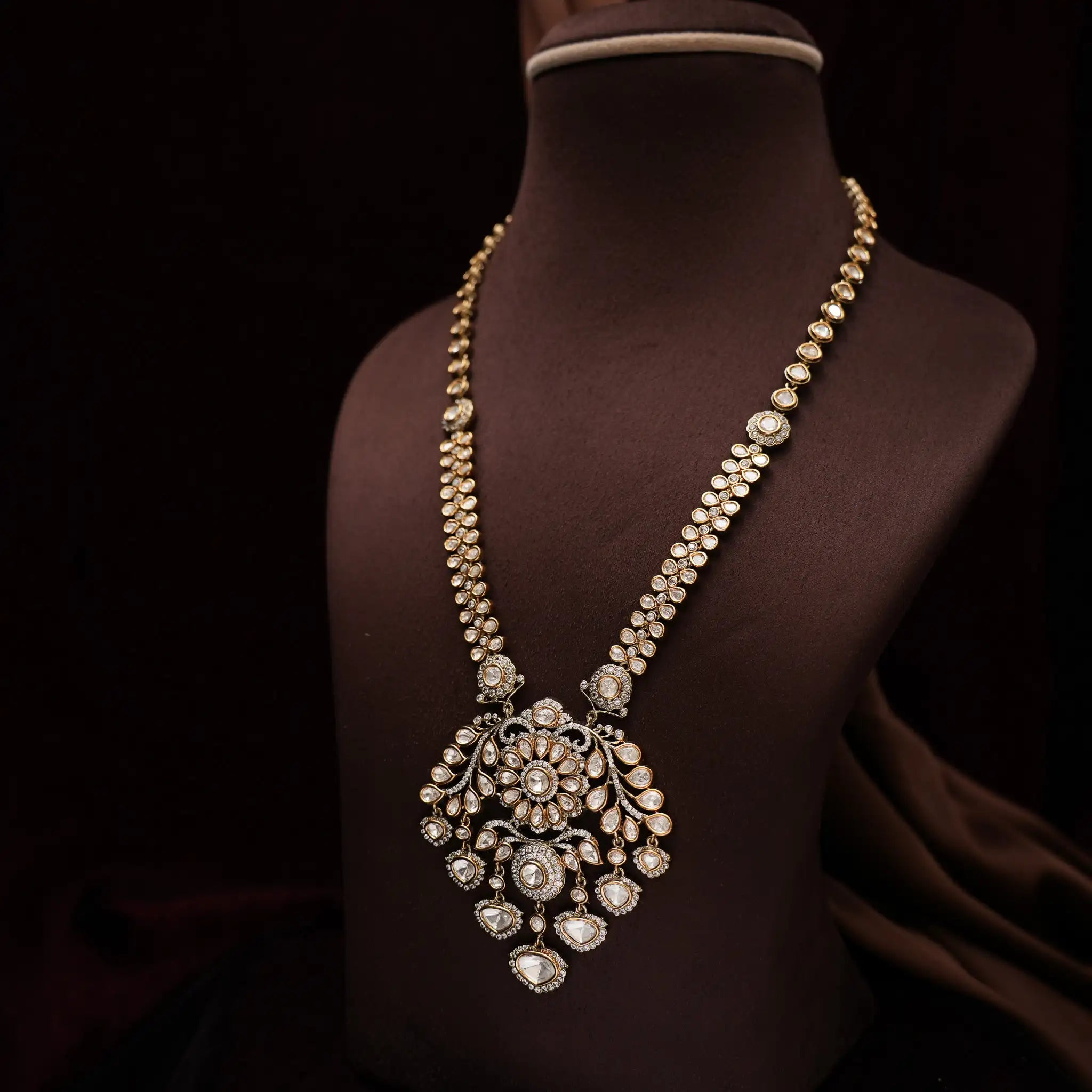 Sharanya Victorian Necklace - White