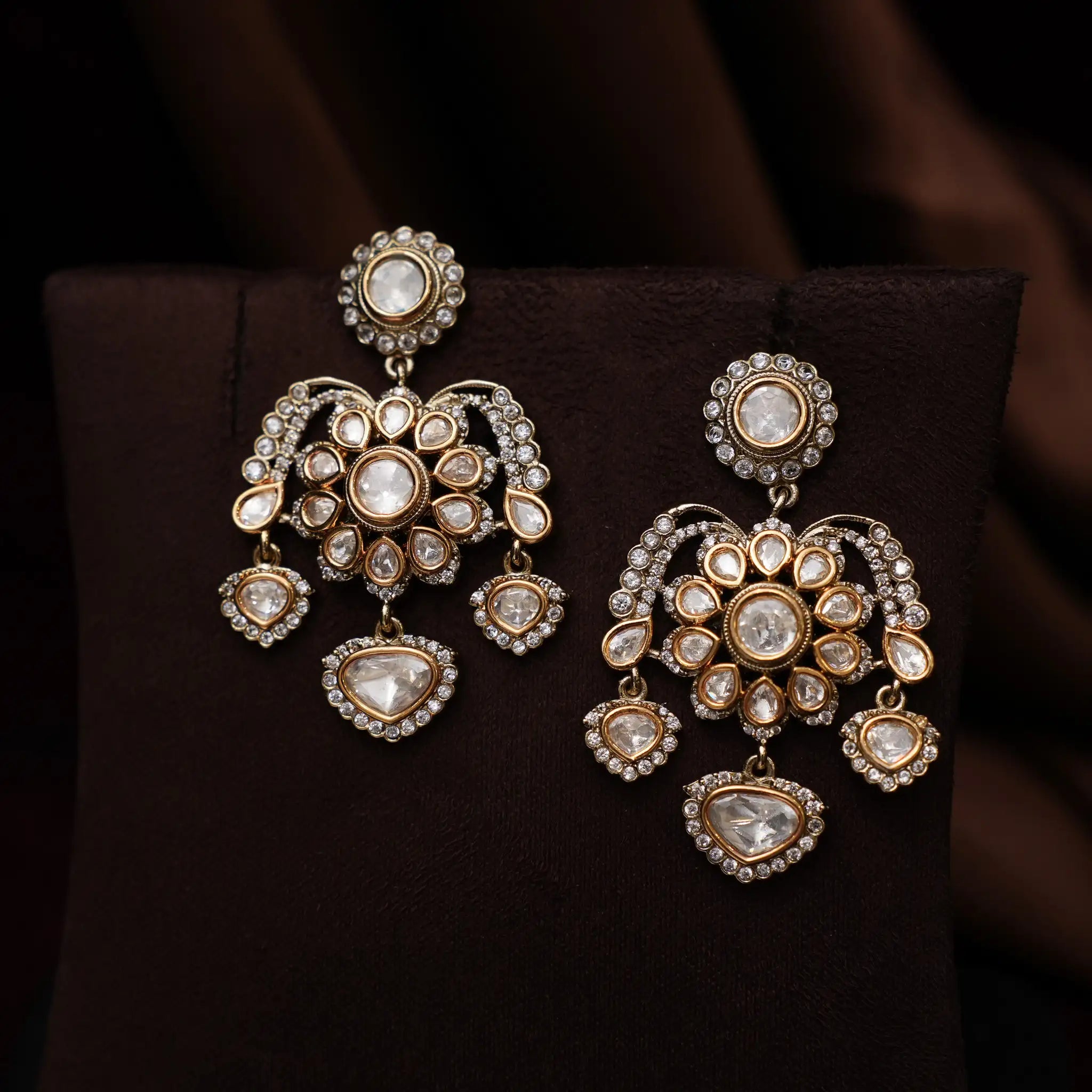 Sharanya Victorian Necklace - White