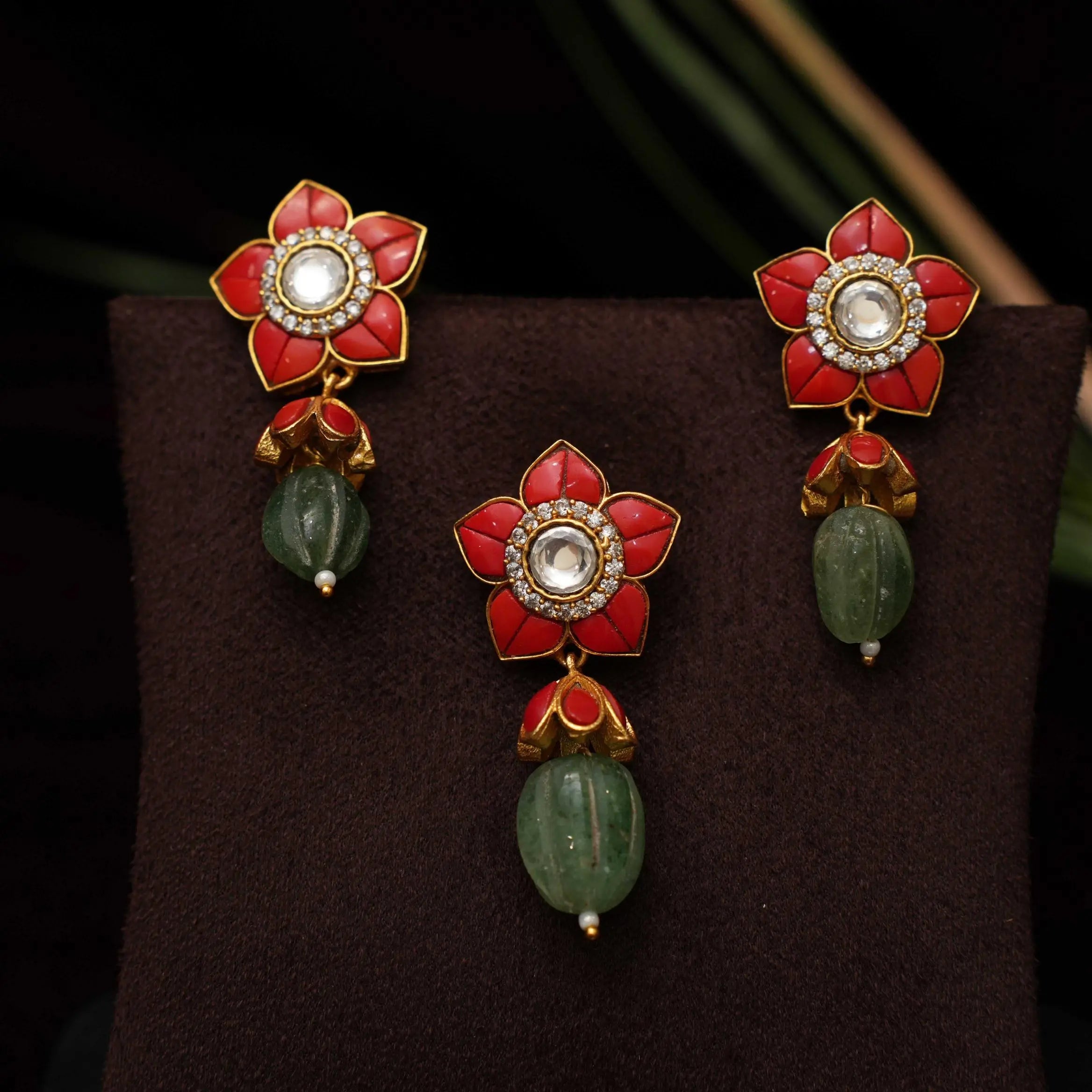 Supraja Pendant Set - Coral