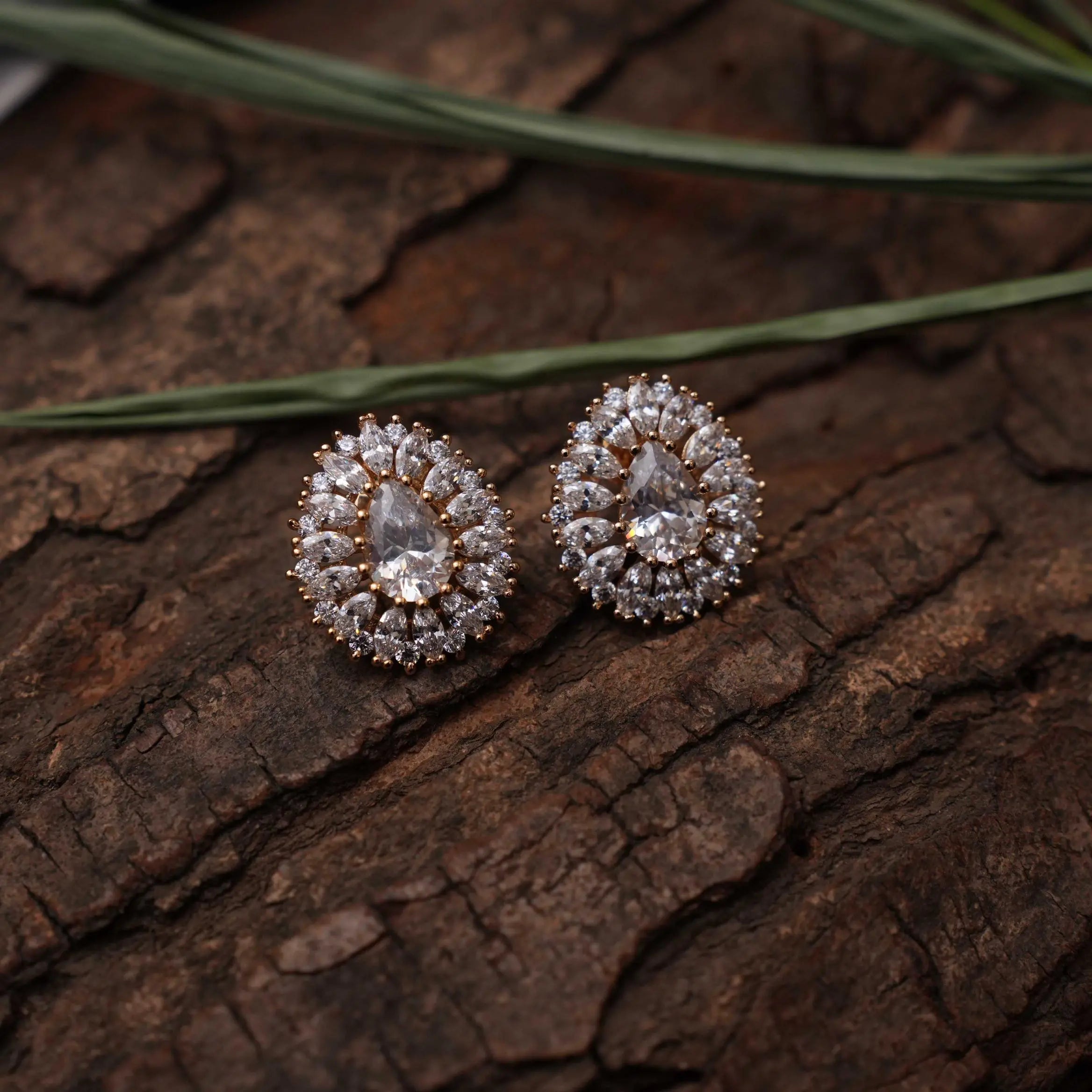 Talya Zircon Ear Stud - White