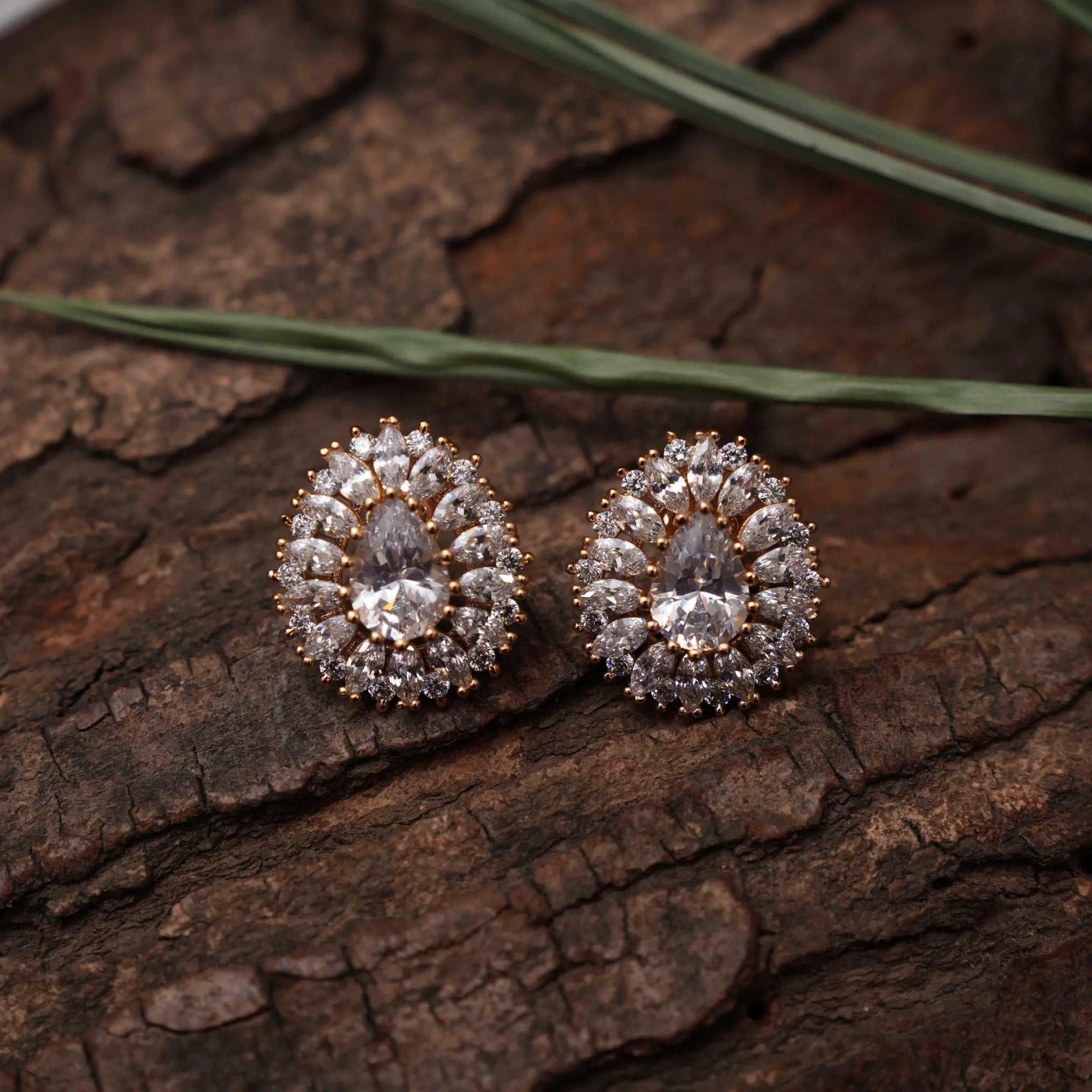 Talya Zircon Ear Stud - White