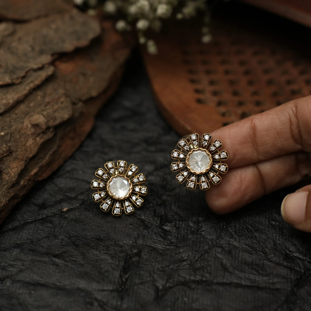 Udvita Victorian Polki Ear Stud