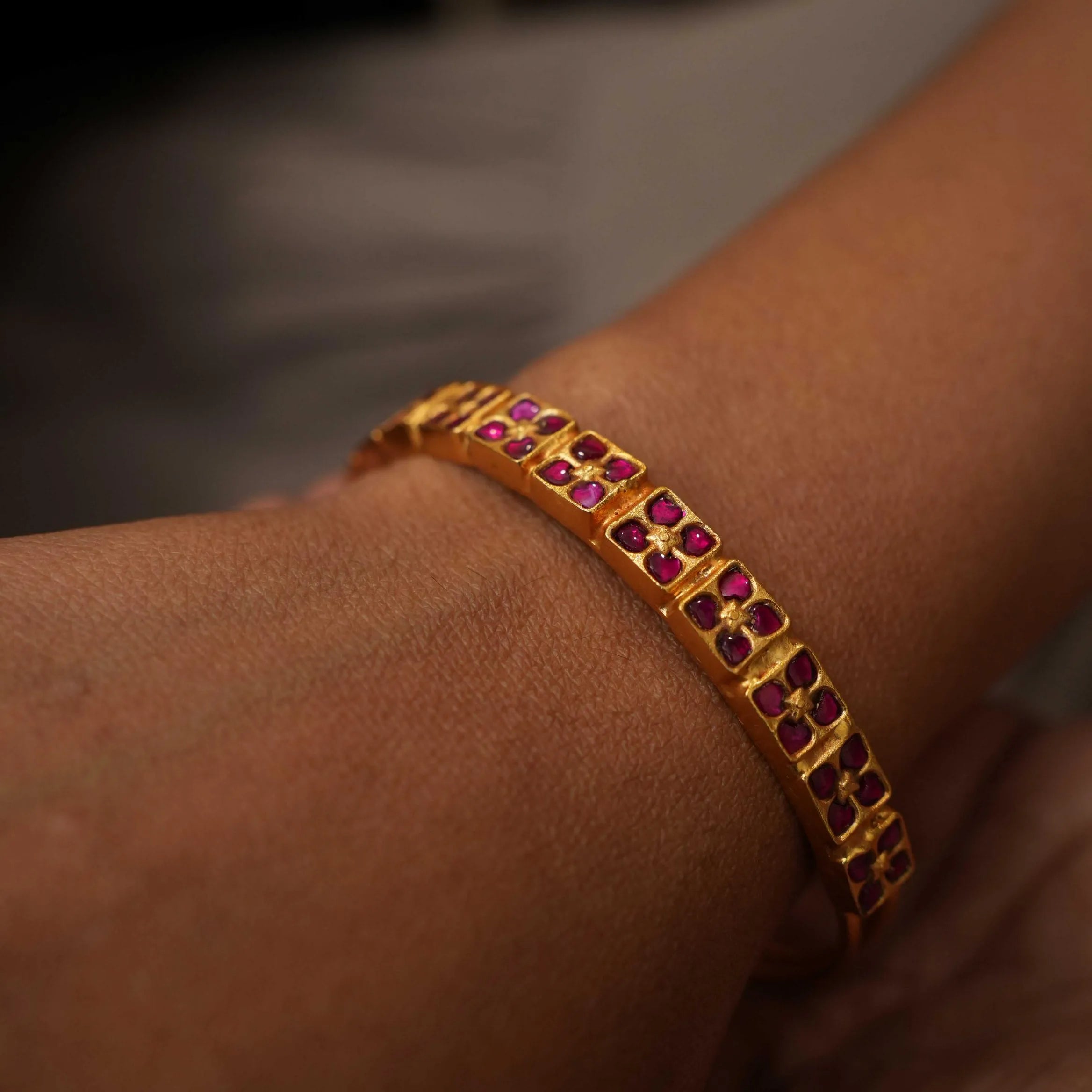 Vaidei Silver Bangle - Reddish Pink