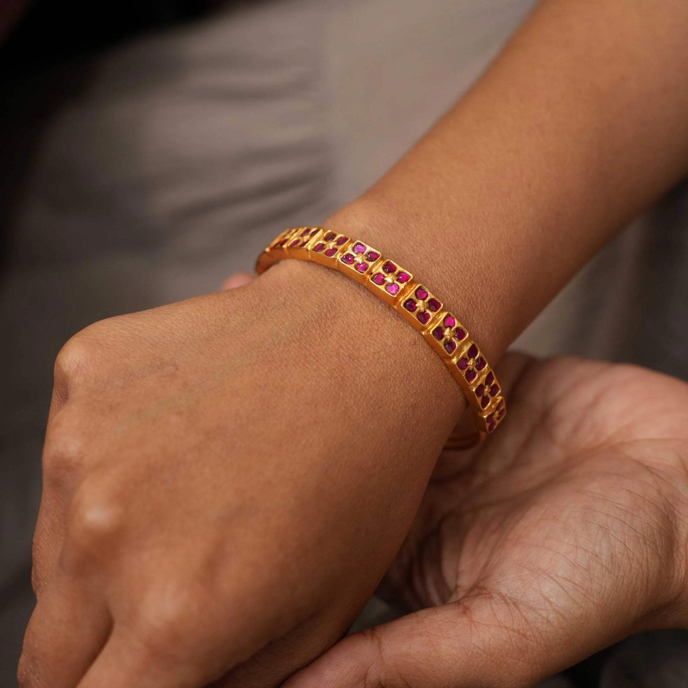 Vaidei Silver Bangle - Reddish Pink