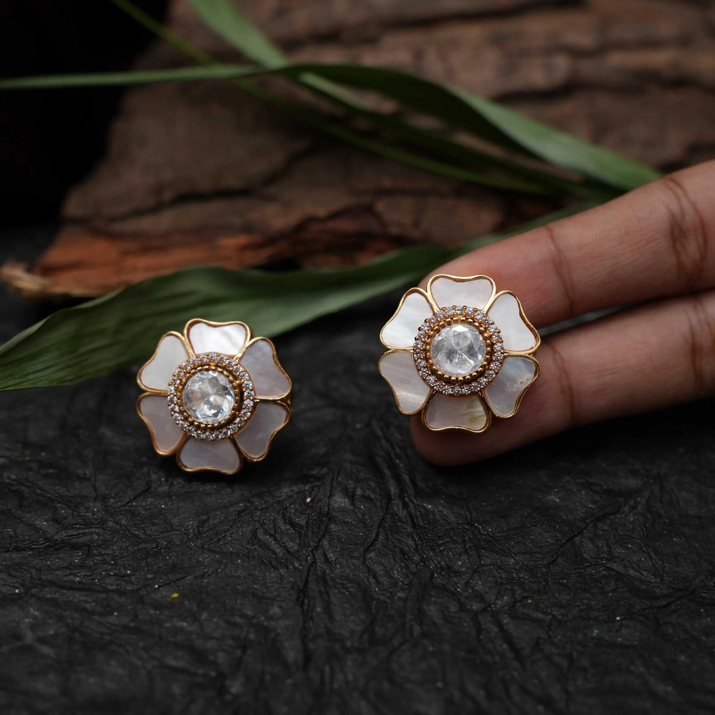 Vanya Polki Ear Stud - White