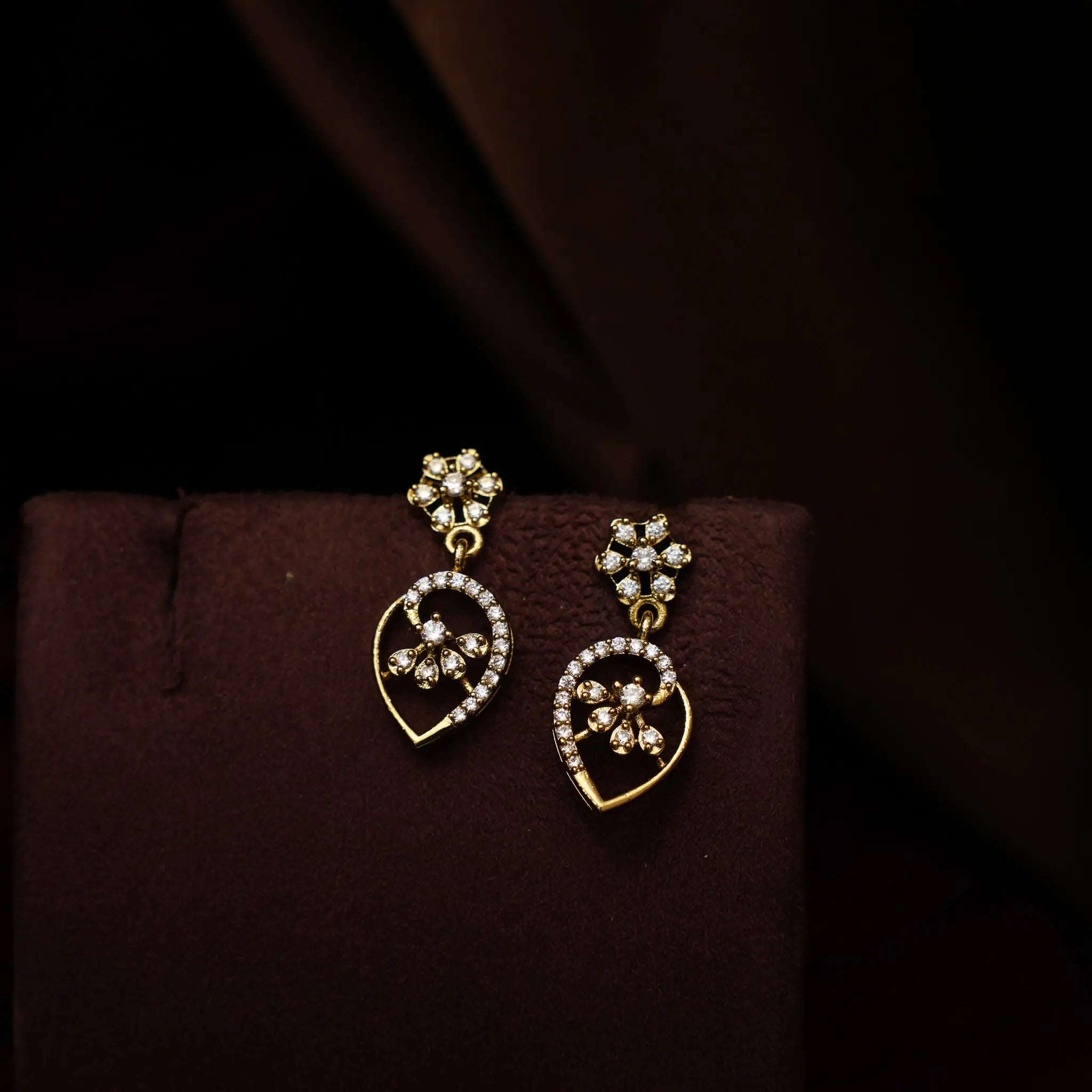 Vastala Zircon Necklace