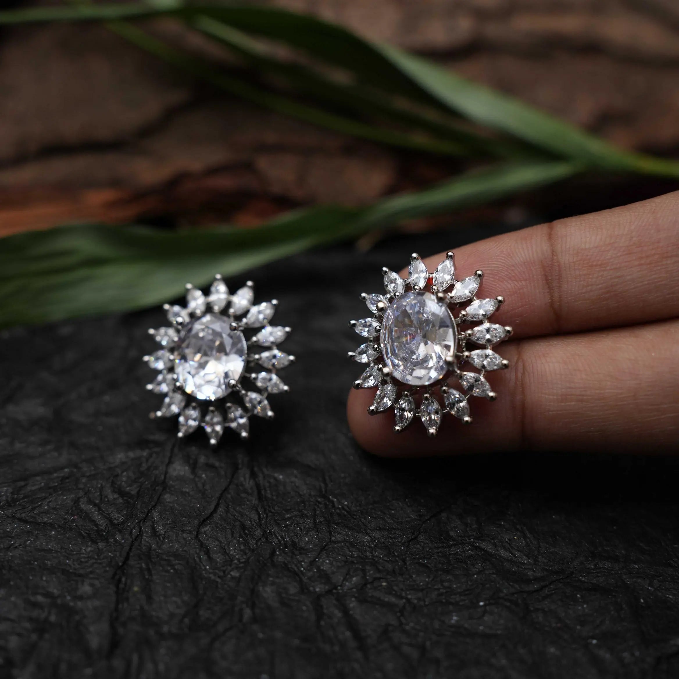 Vina Zircon Ear Stud