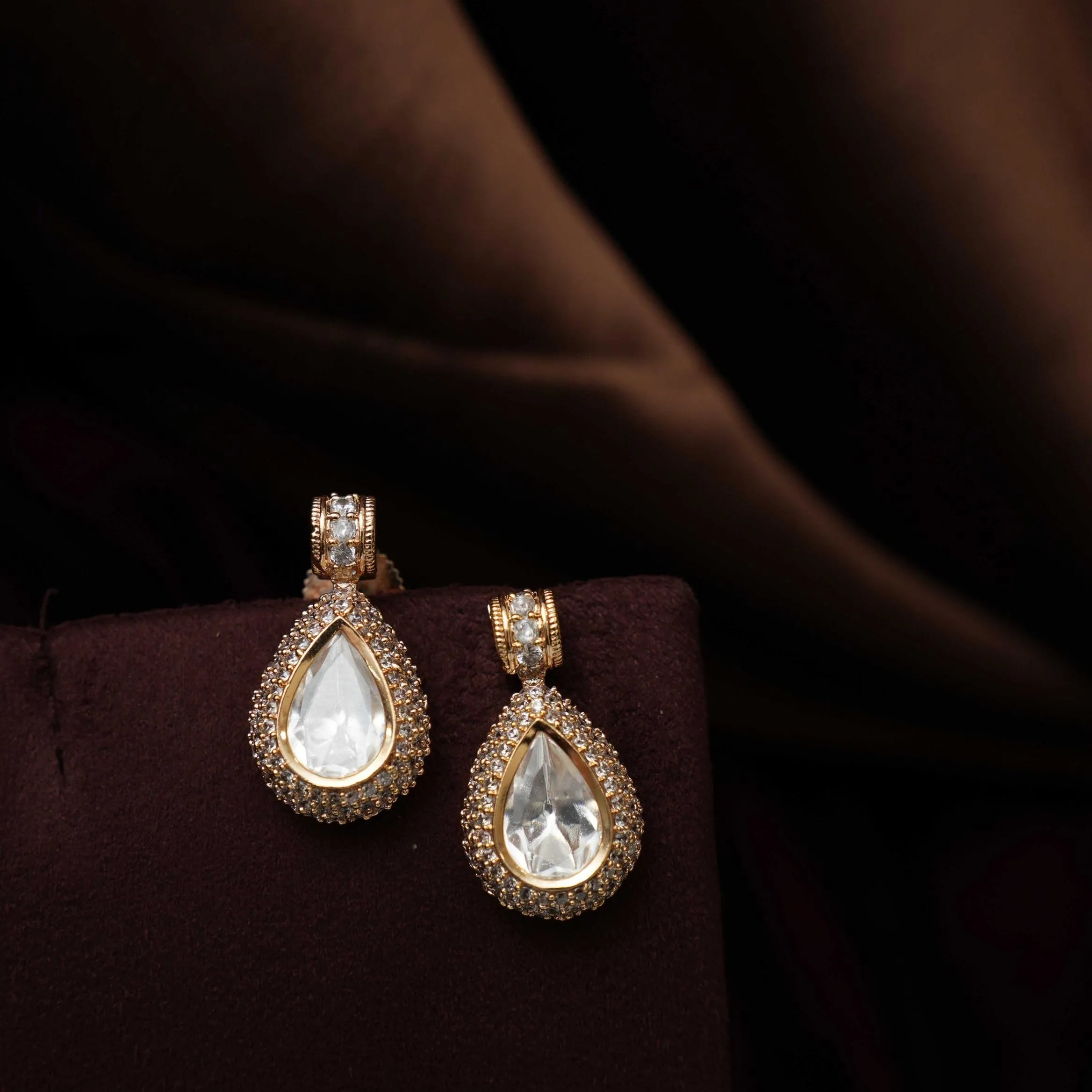 Yadvi Victorian Pearl Necklace