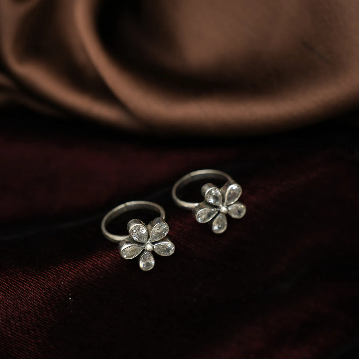 Zavya Silver Toe Ring - White