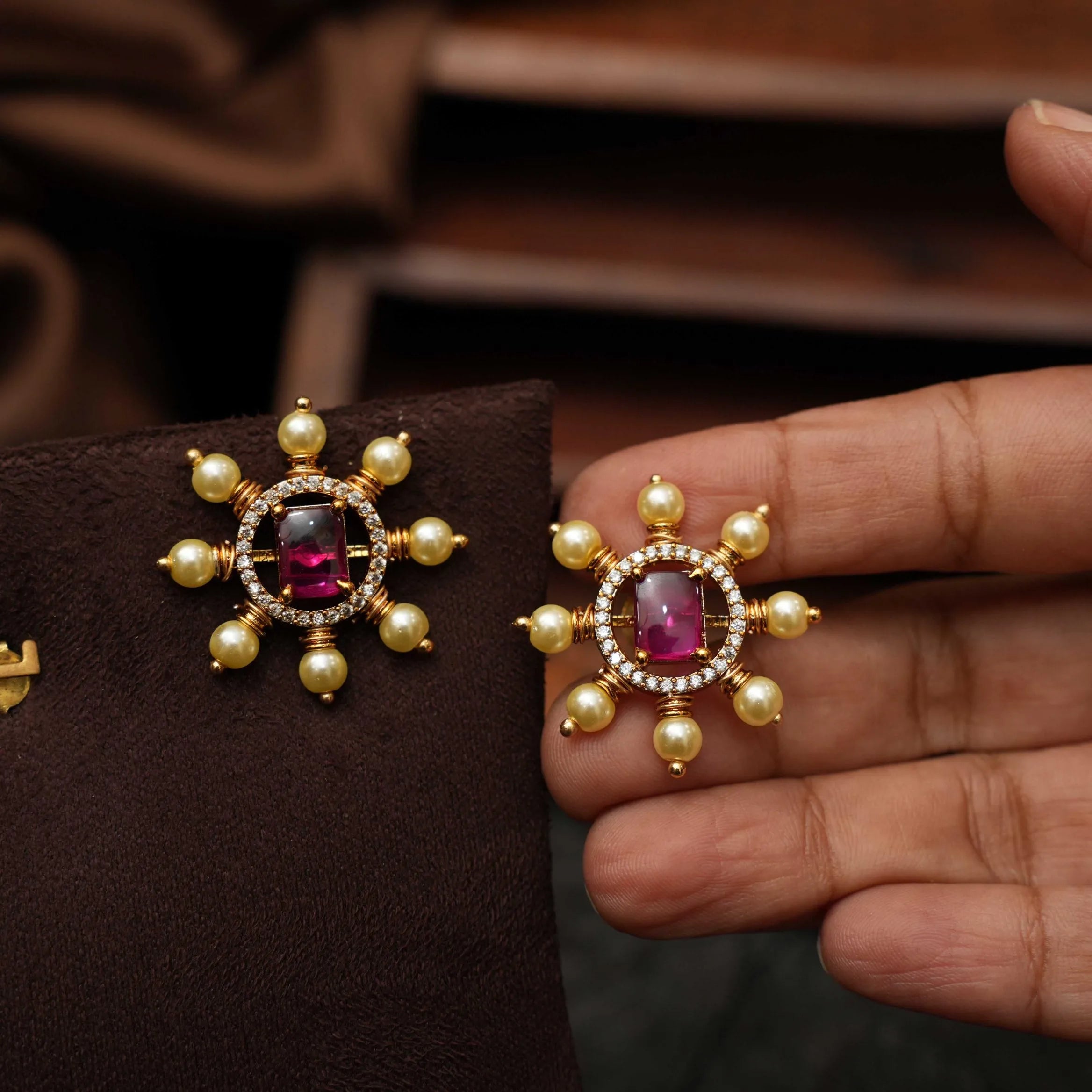 Ekiya Antique Ear Stud - Reddish Pink