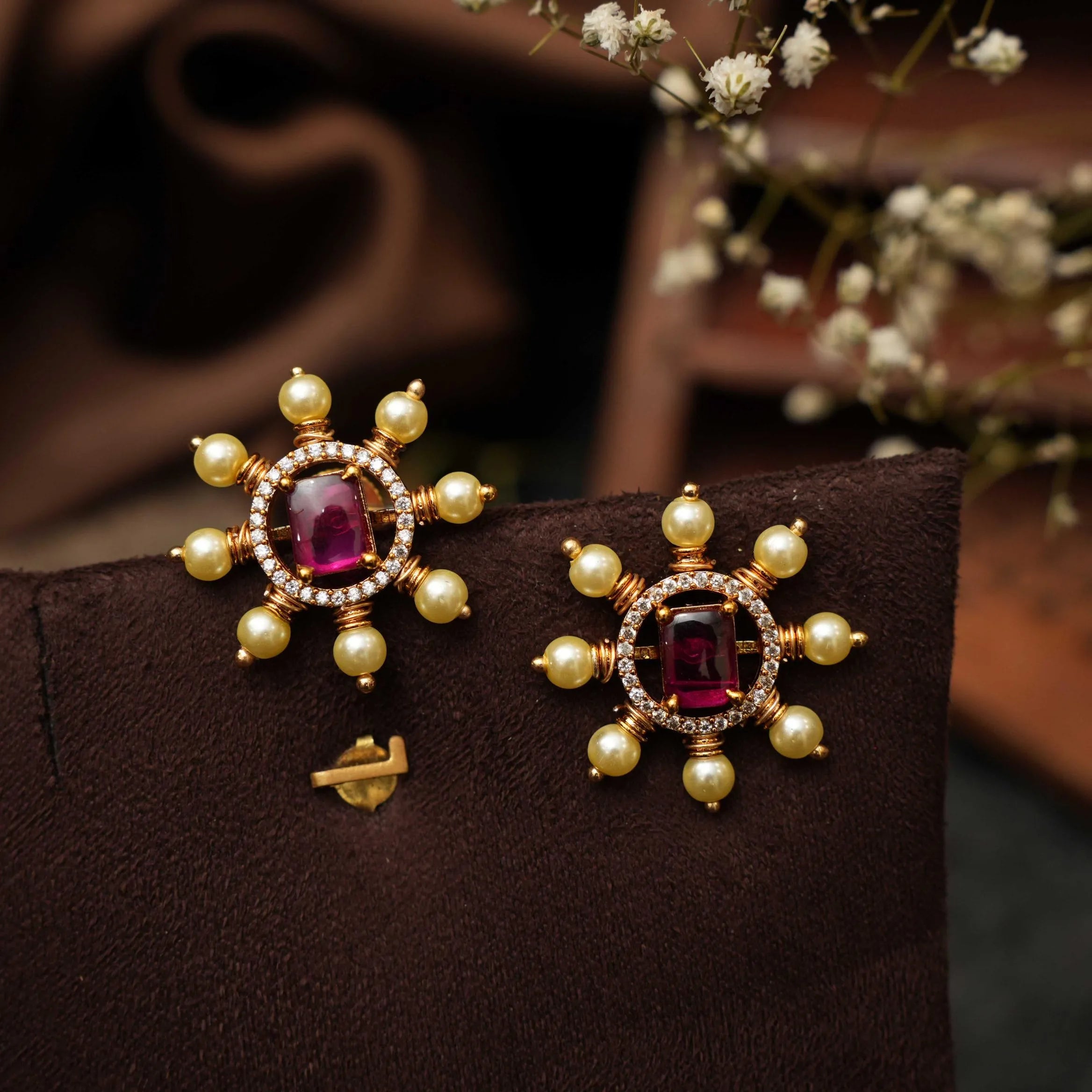 Ekiya Antique Ear Stud - Reddish Pink