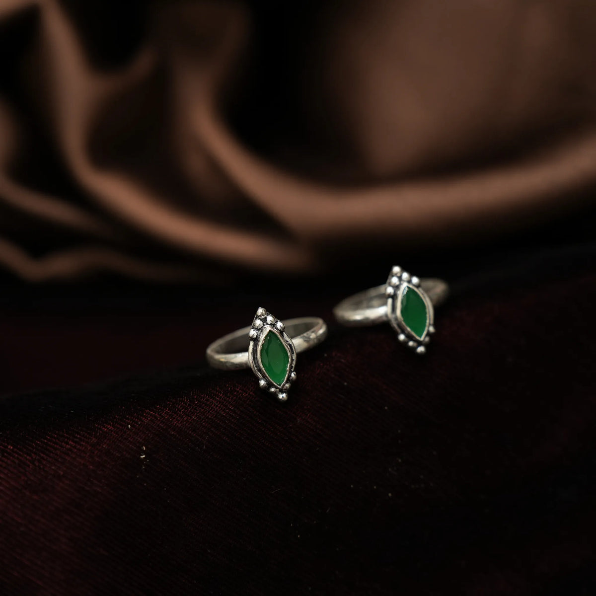 Aaratrika Silver Toe Ring - Green