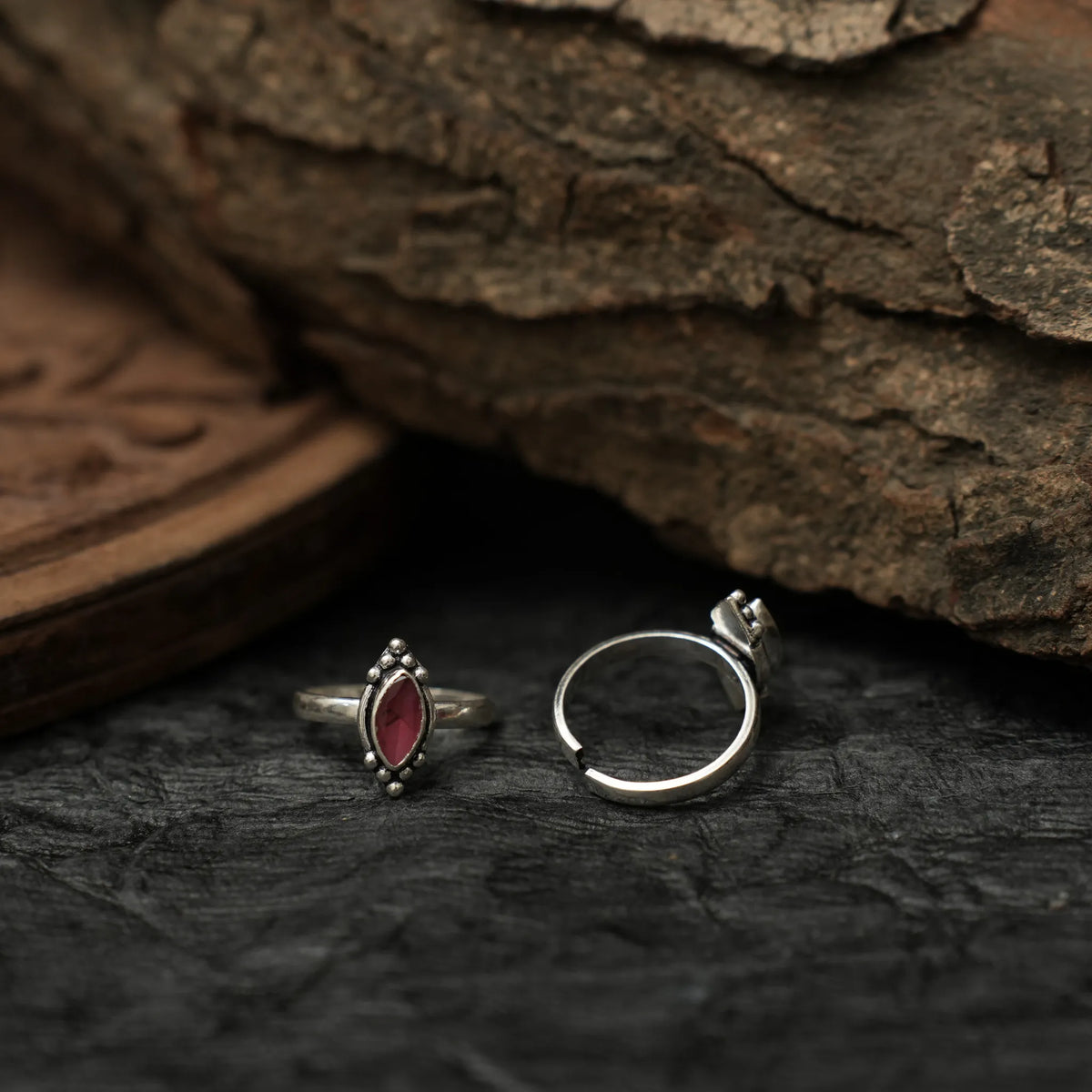 Aaratrika Silver Toe Ring - Reddish Pink