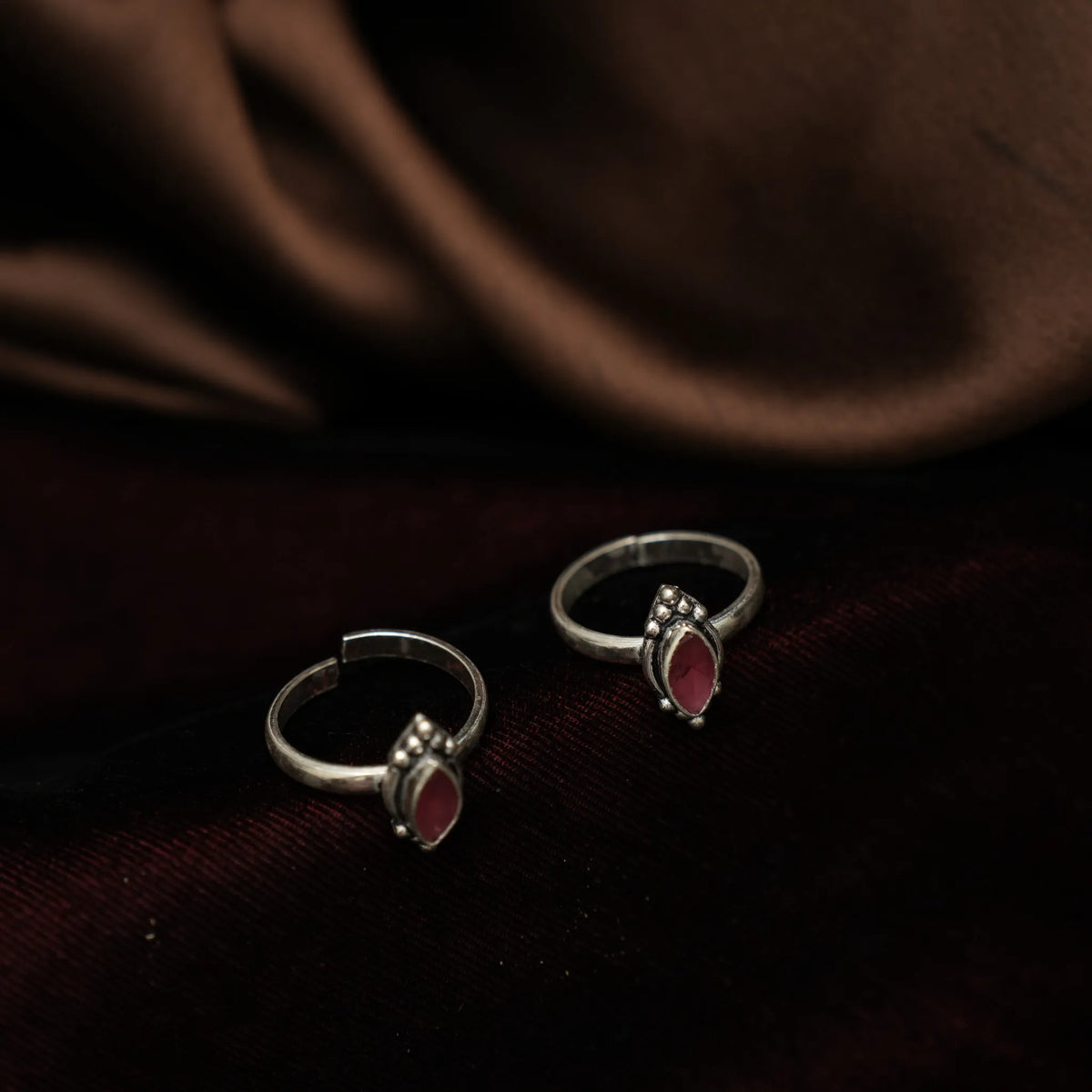 Aaratrika Silver Toe Ring - Reddish Pink