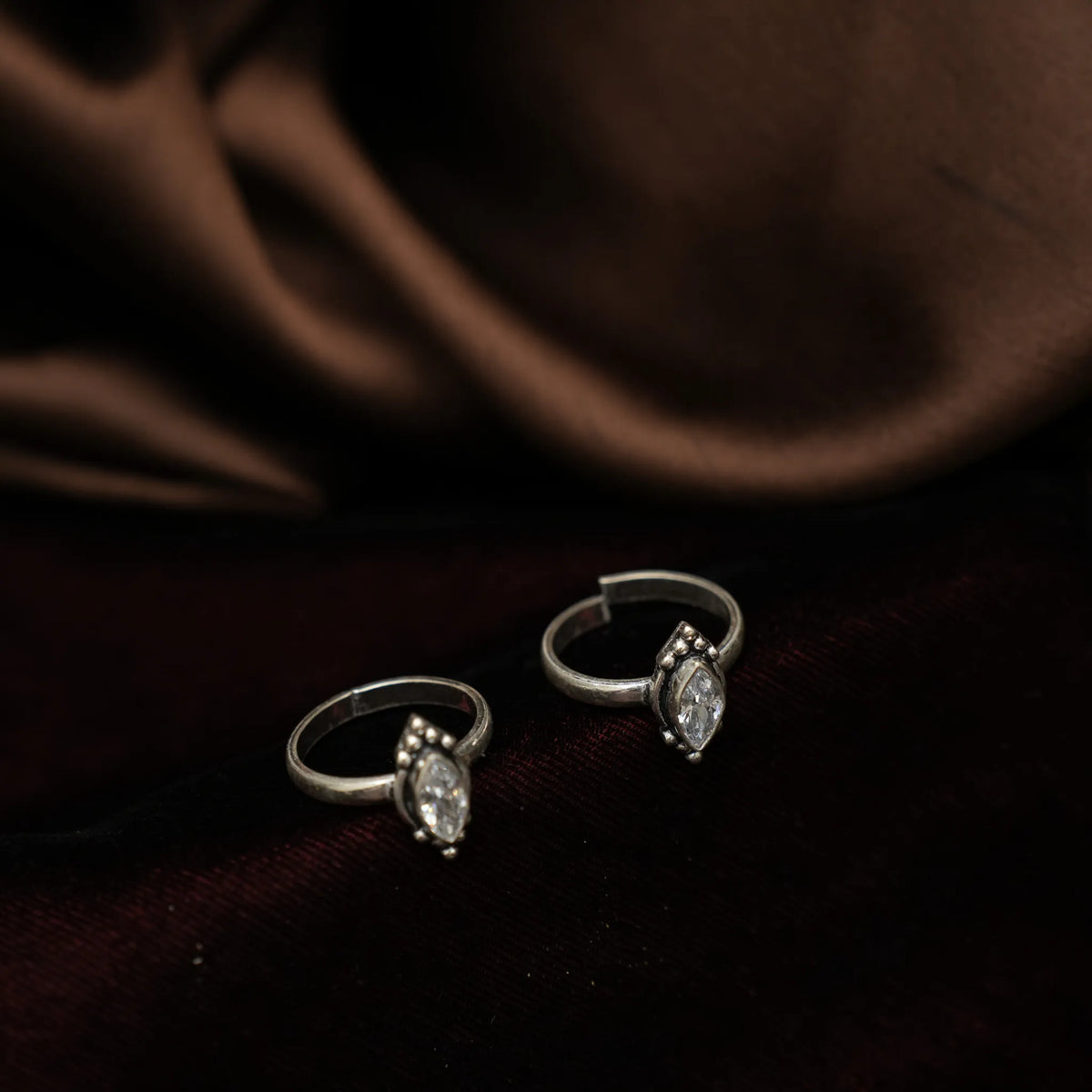 Aaratrika Silver Toe Ring - White
