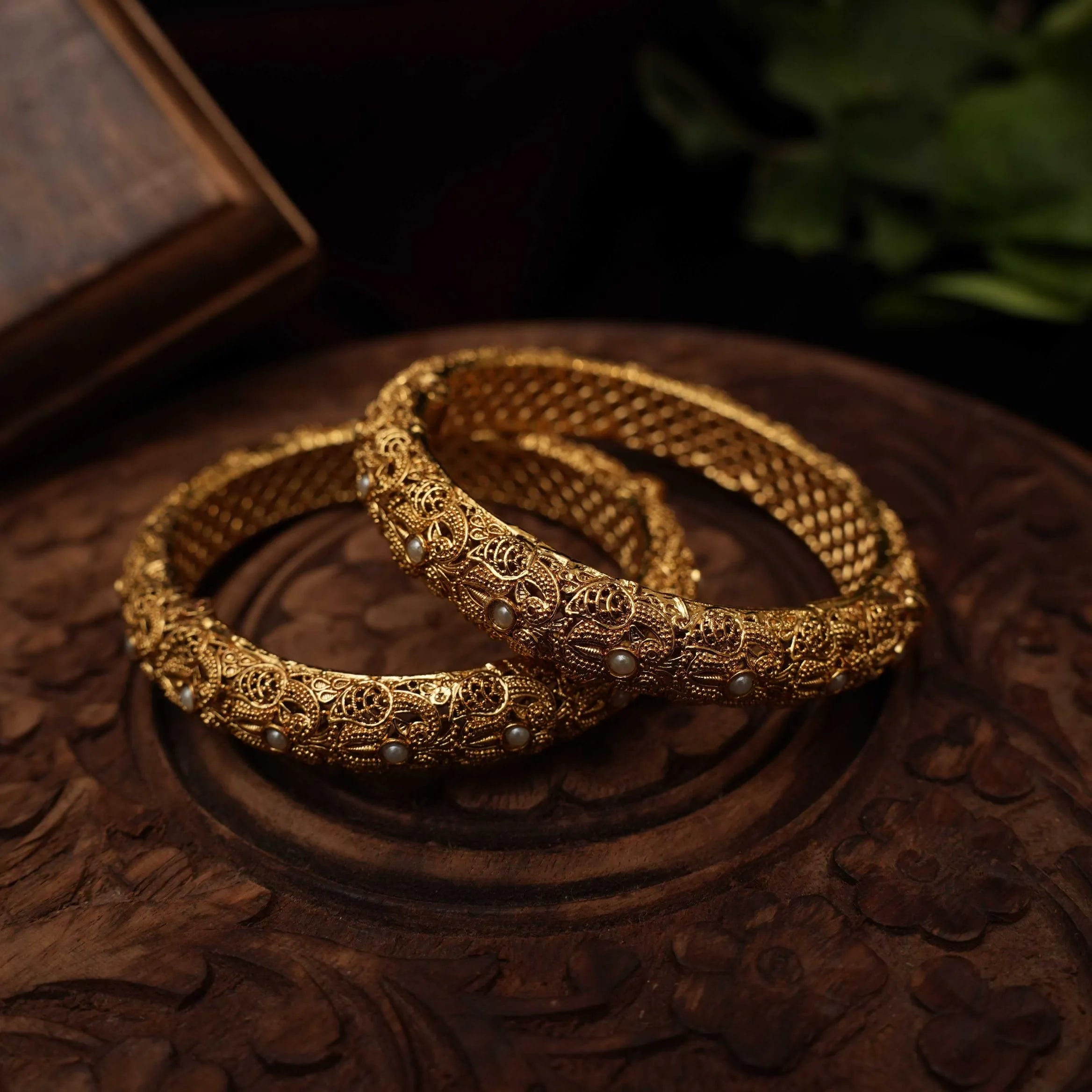 Aarvi Antique Pearl Bangle