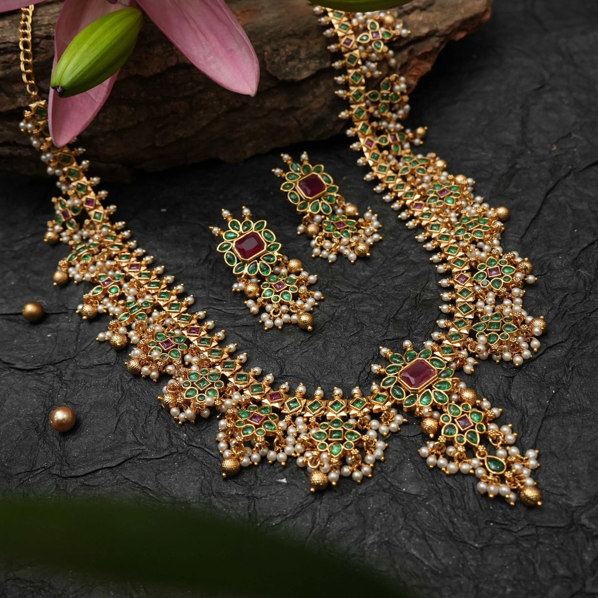 Advika Guttupusulu Necklace - Green