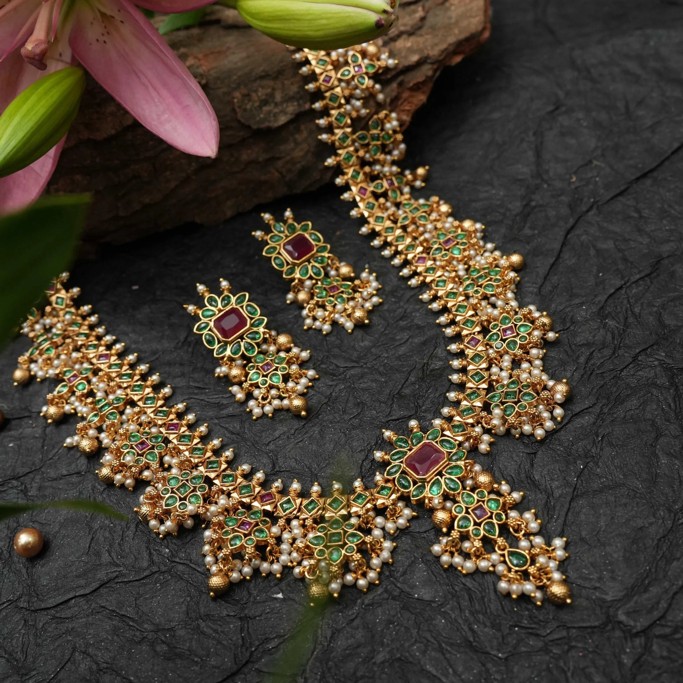 Advika Guttupusulu Necklace - Green