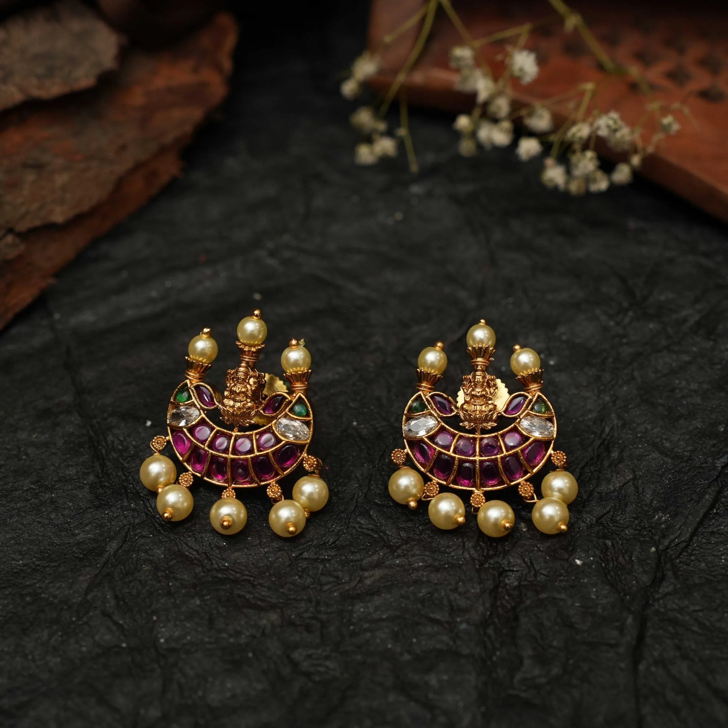 Akhila Antique Ear Stud - Red & Green