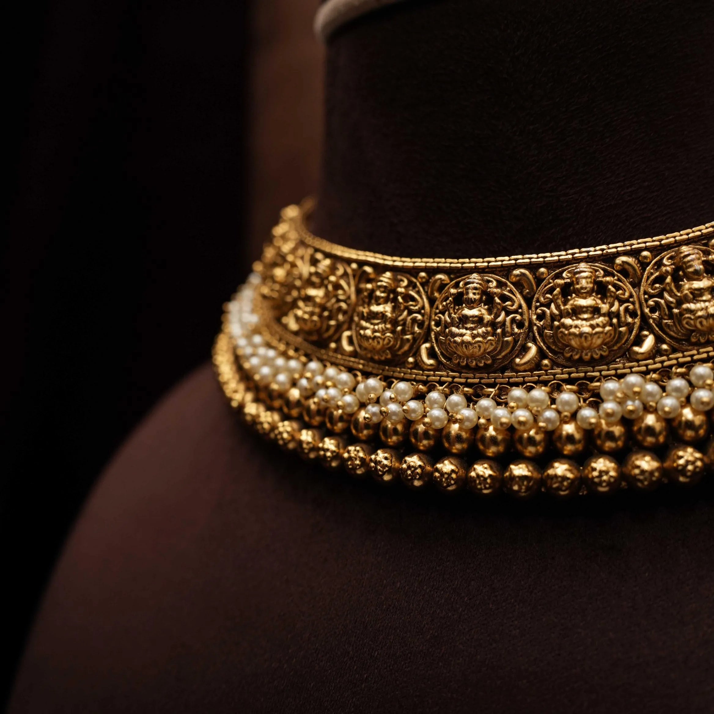 Akira Antique Choker