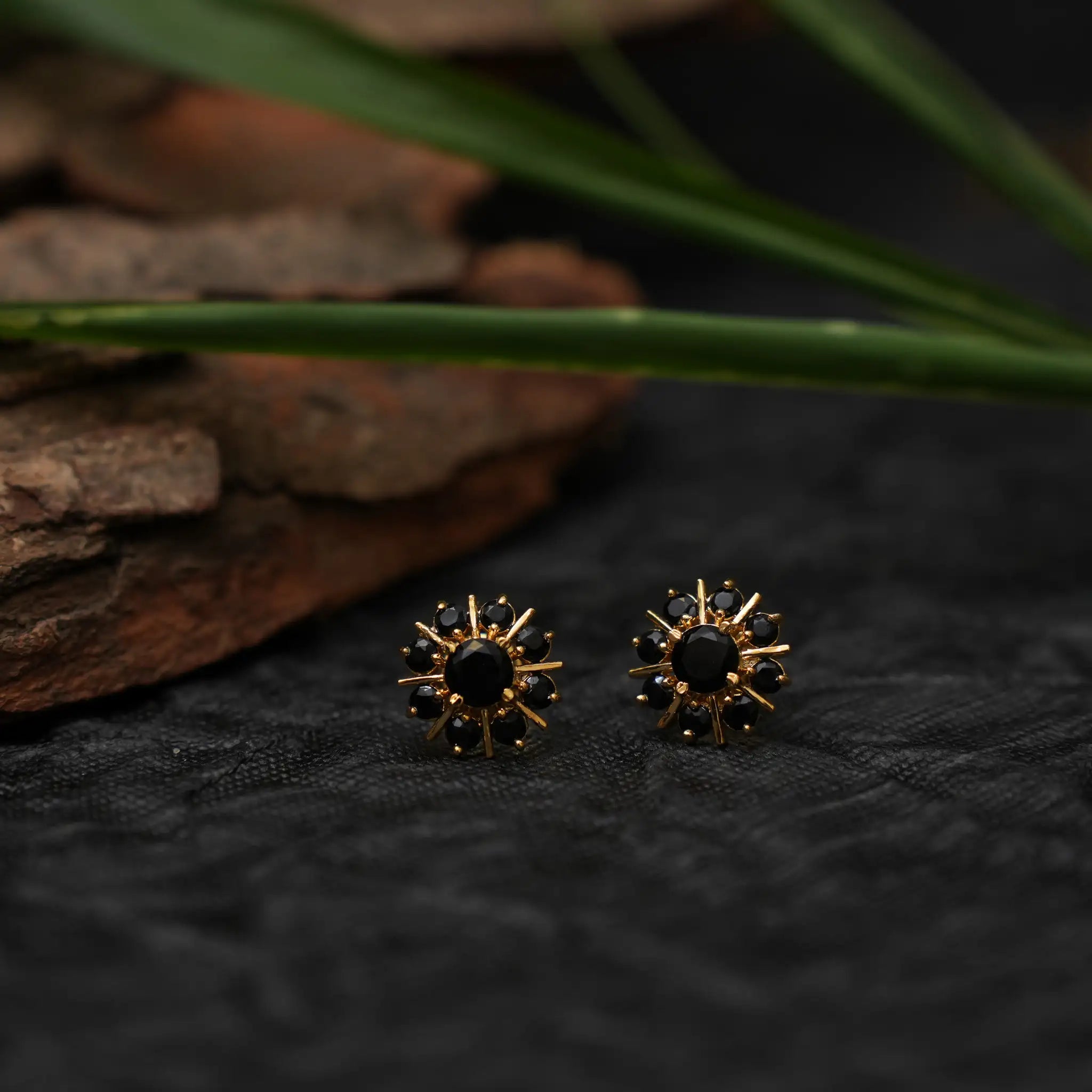 Alix Antique Ear Stud - Black