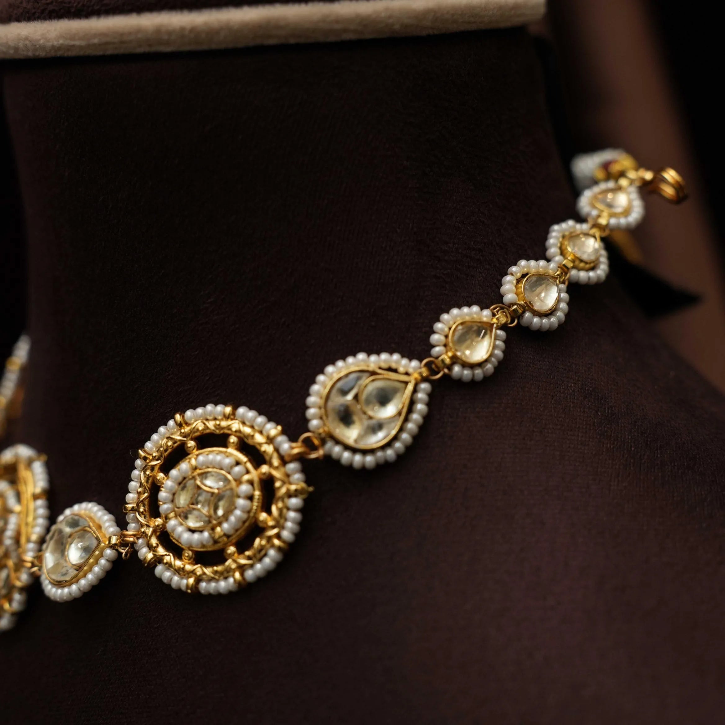 Apeshka Polki Choker - Hetvi