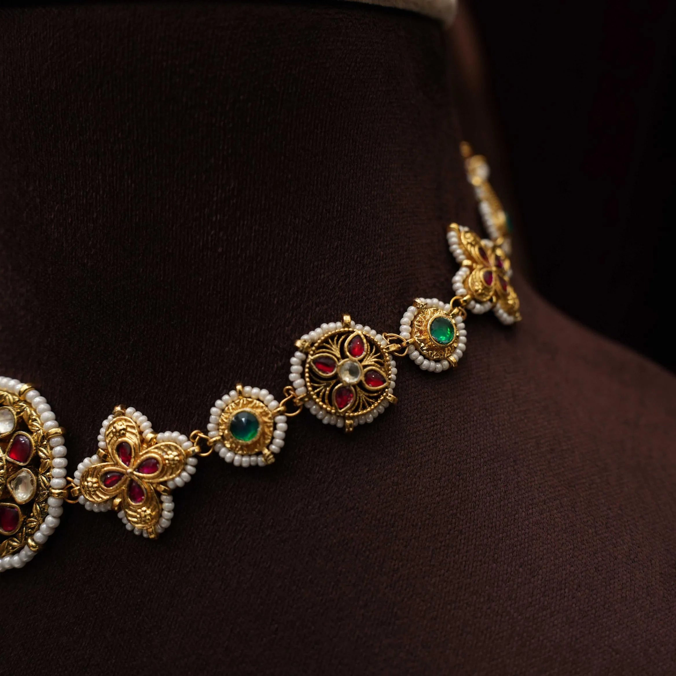 Apeshka Polki Choker - Nila