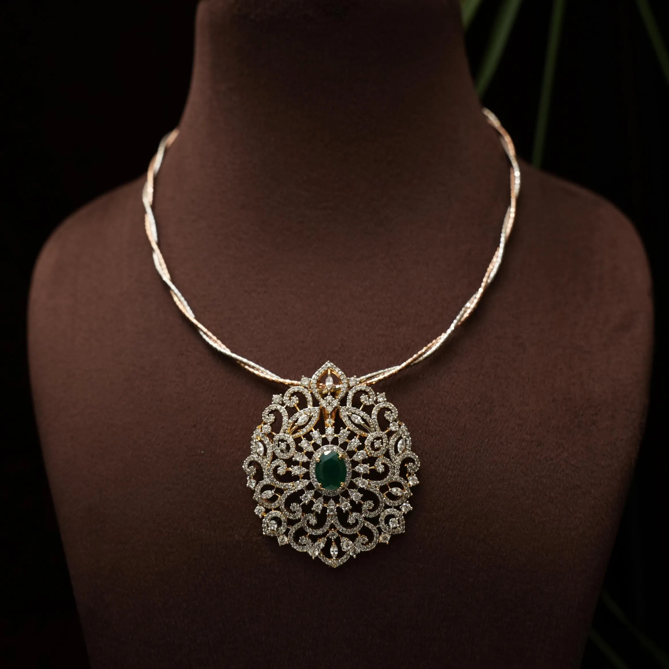 Arnaz Zircon Hasli Necklace - Green