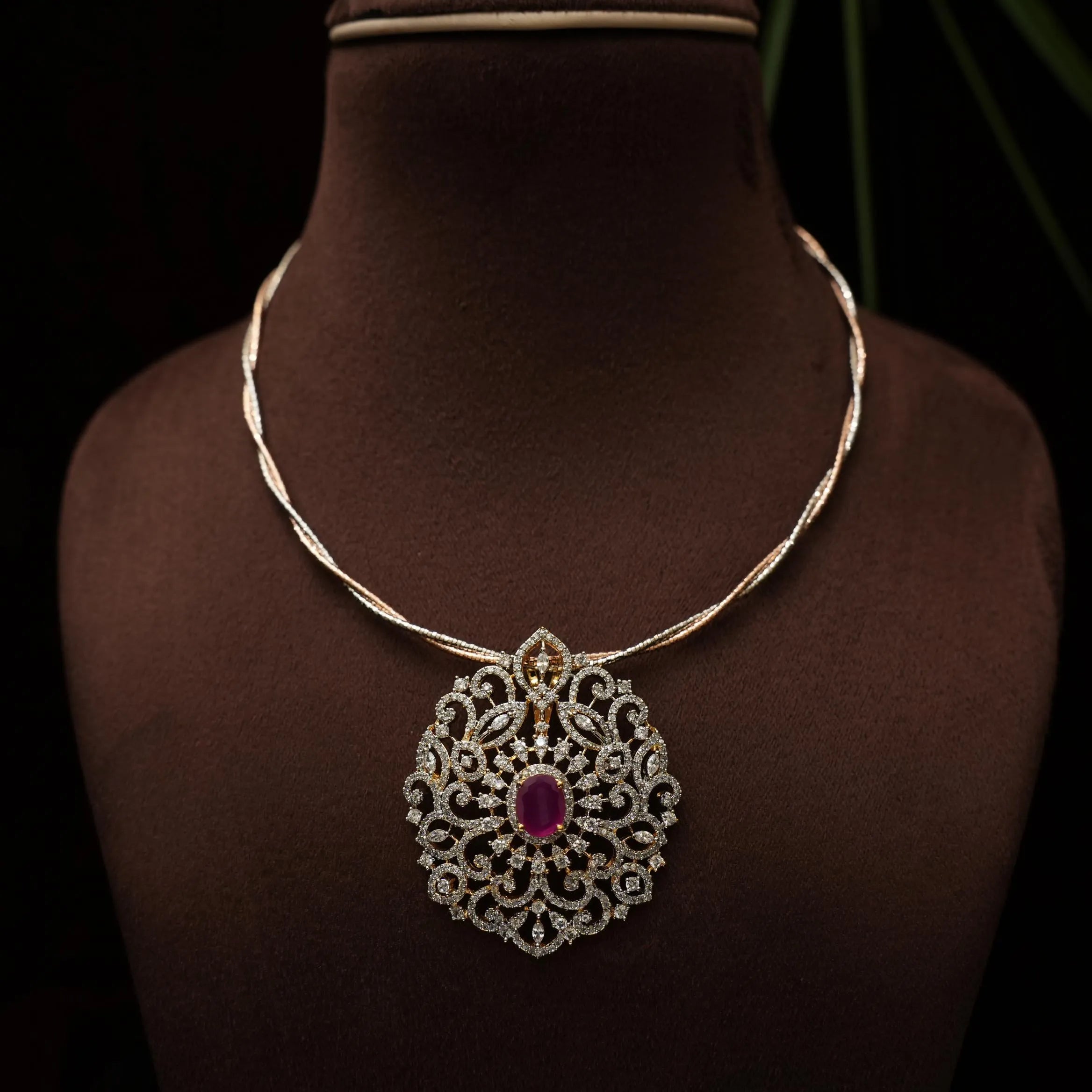 Arnaz Zircon Hasli Necklace - Reddish Pink