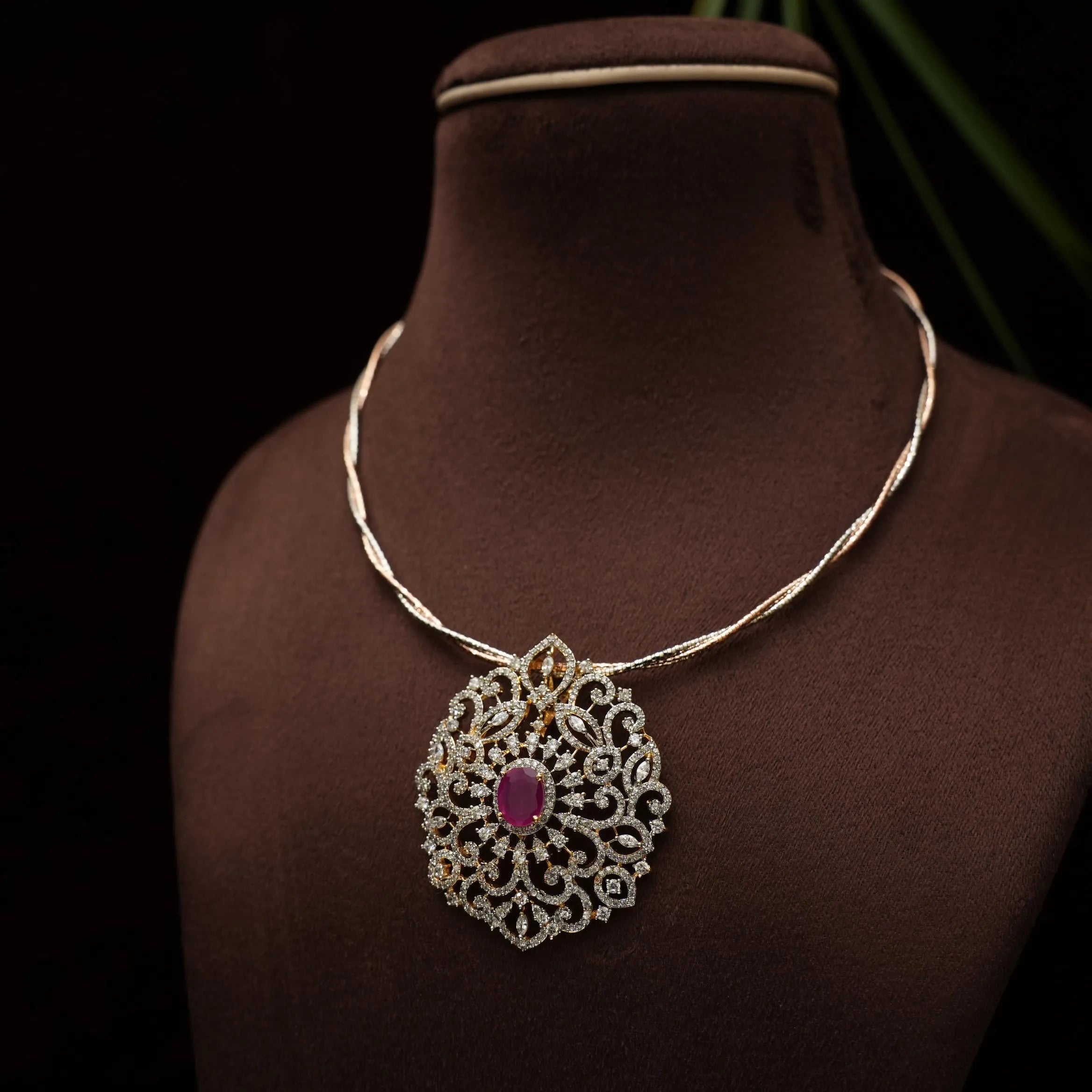 Arnaz Zircon Hasli Necklace - Reddish Pink