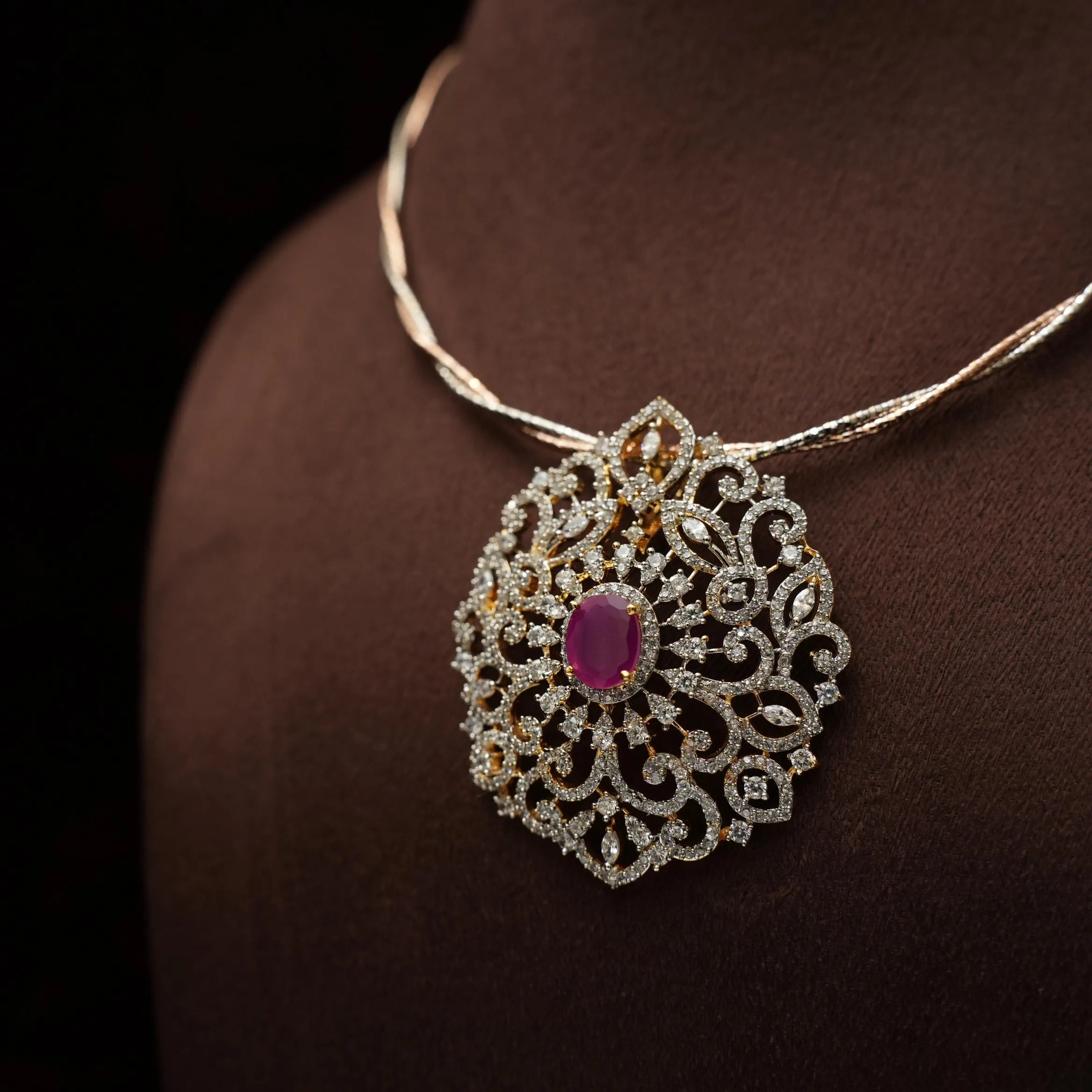 Arnaz Zircon Hasli Necklace - Reddish Pink